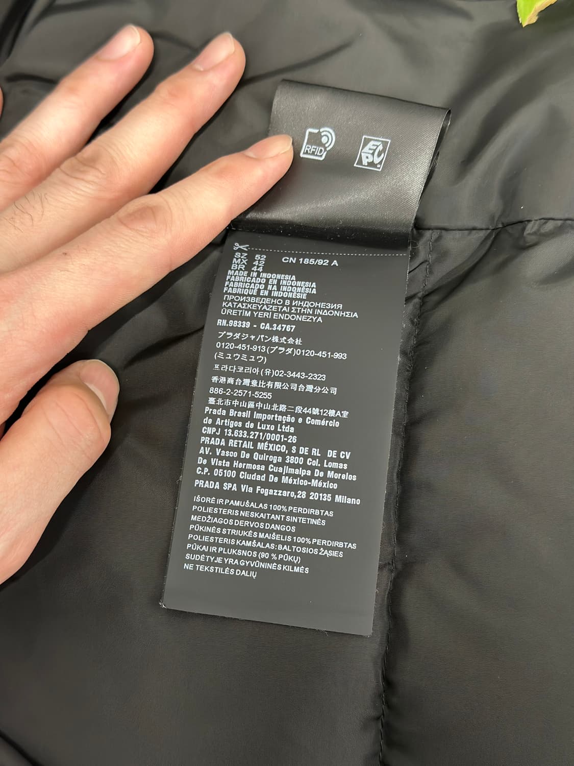 (52) 프라다 트라이앵글 로고 다운 패딩 상품이미지8