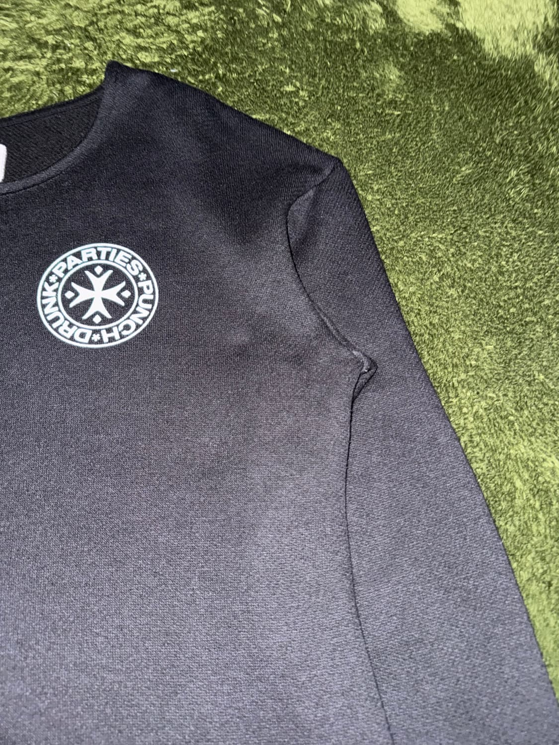 [1] 펀치드렁크파티즈 로고 프린트 테리 롱슬리브 블랙 상품이미지3