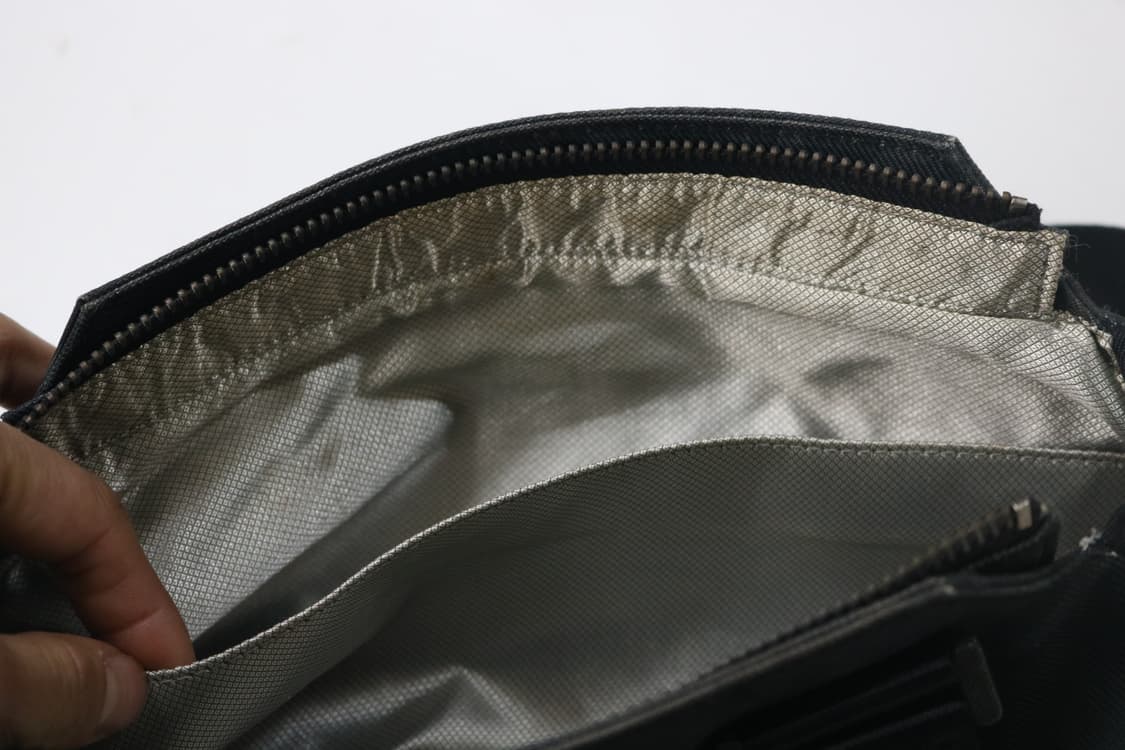 디젤 아카이브 로고 그래픽 숄더백 상품이미지9