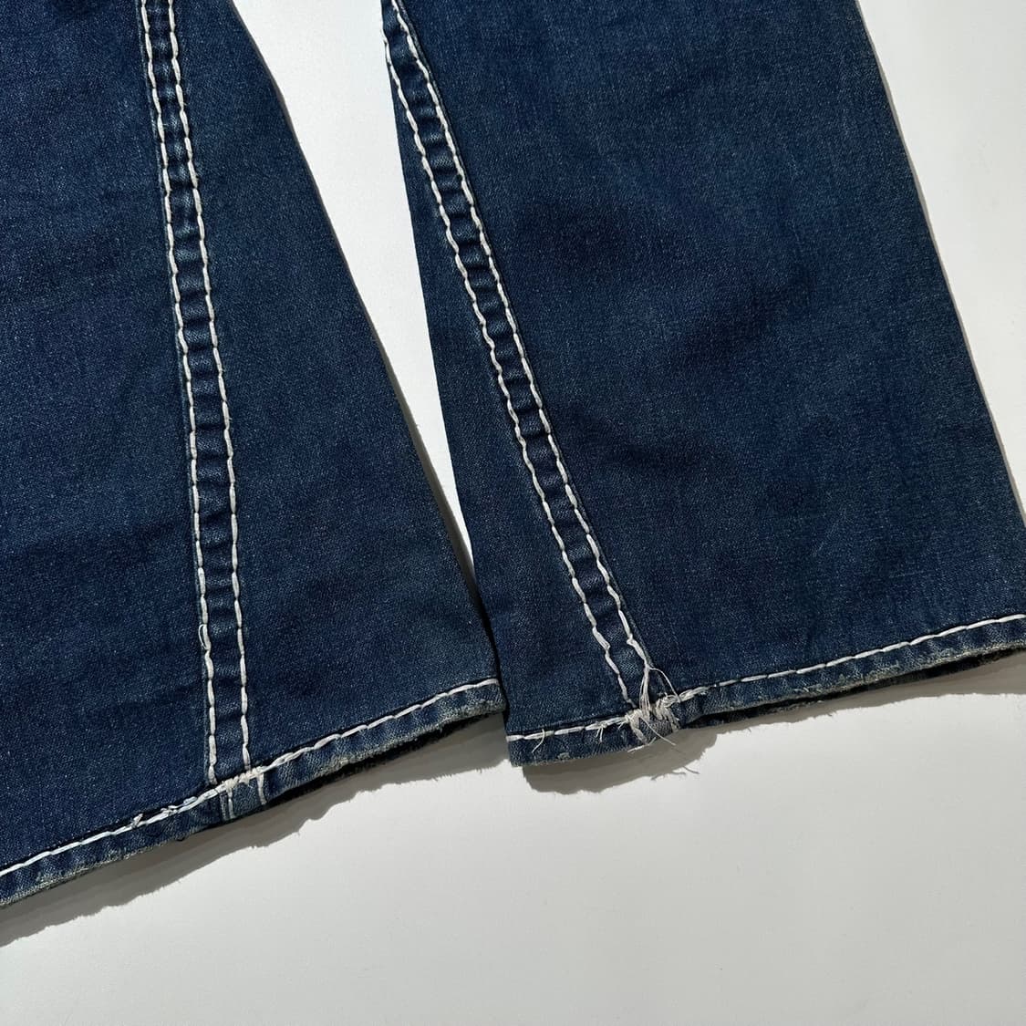 트루릴리전 조이 수퍼티 부츠컷 데님 팬츠 상품이미지8