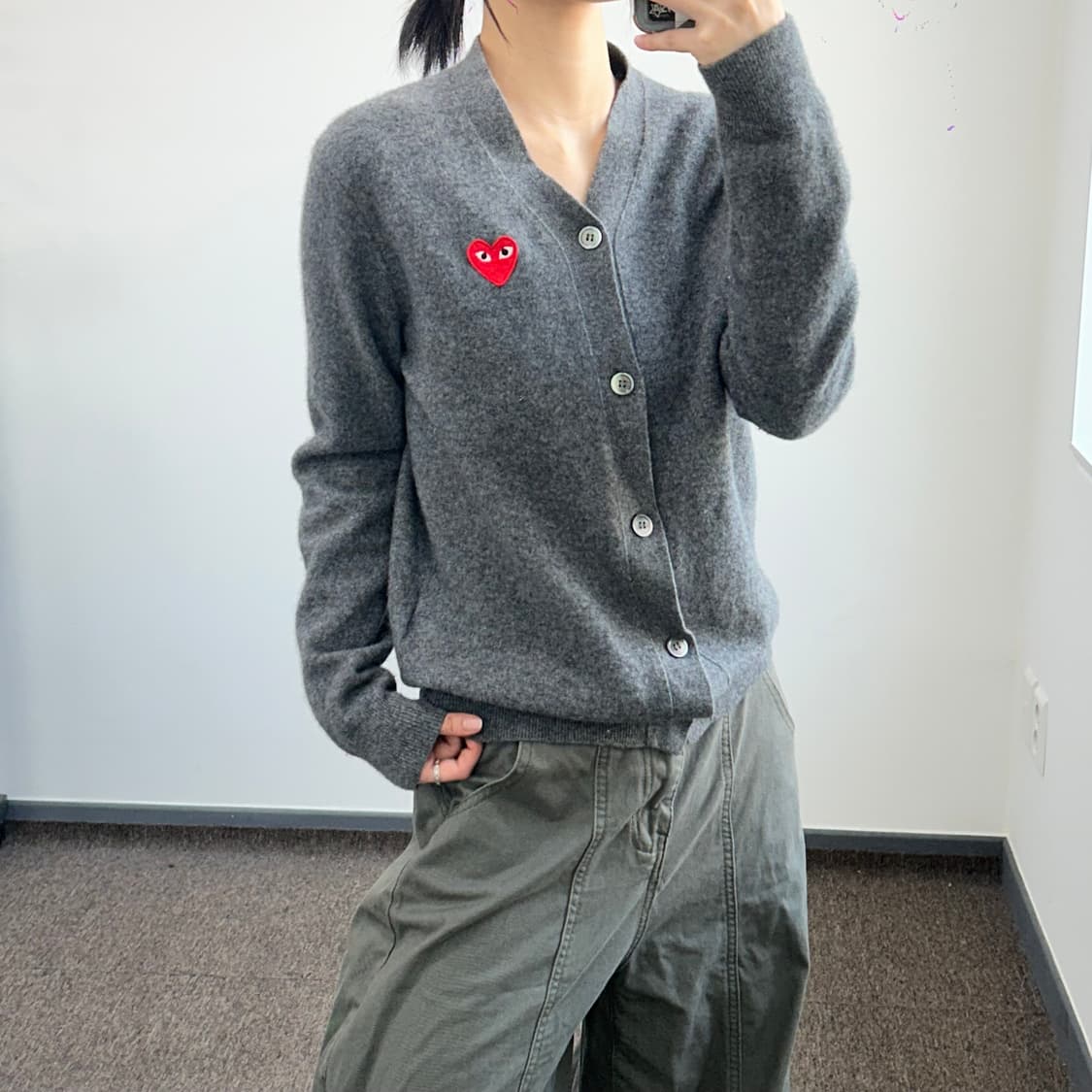 Comme des garcons 꼼데가르송 레드와펜 그레이 가디건 상품이미지2