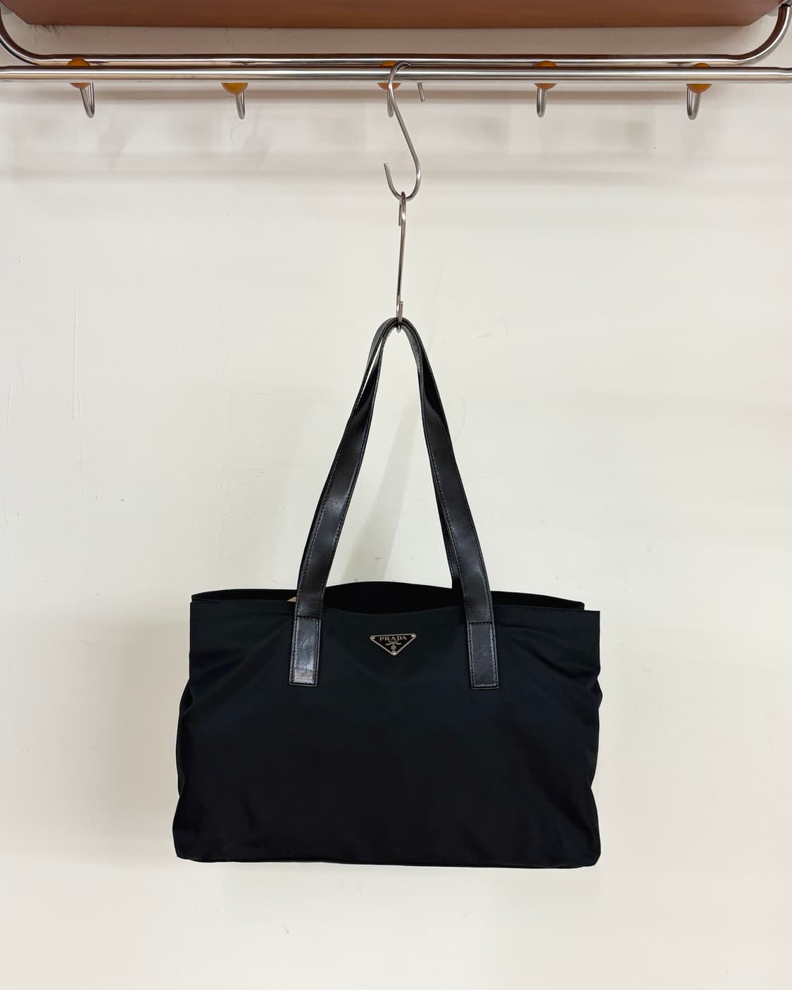 프라다 블랙 테수토 트라이앵글 숄더백 상품이미지3