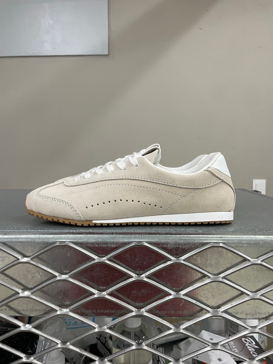 알로 요가 선셋 스니커즈 w7.5 상품이미지1