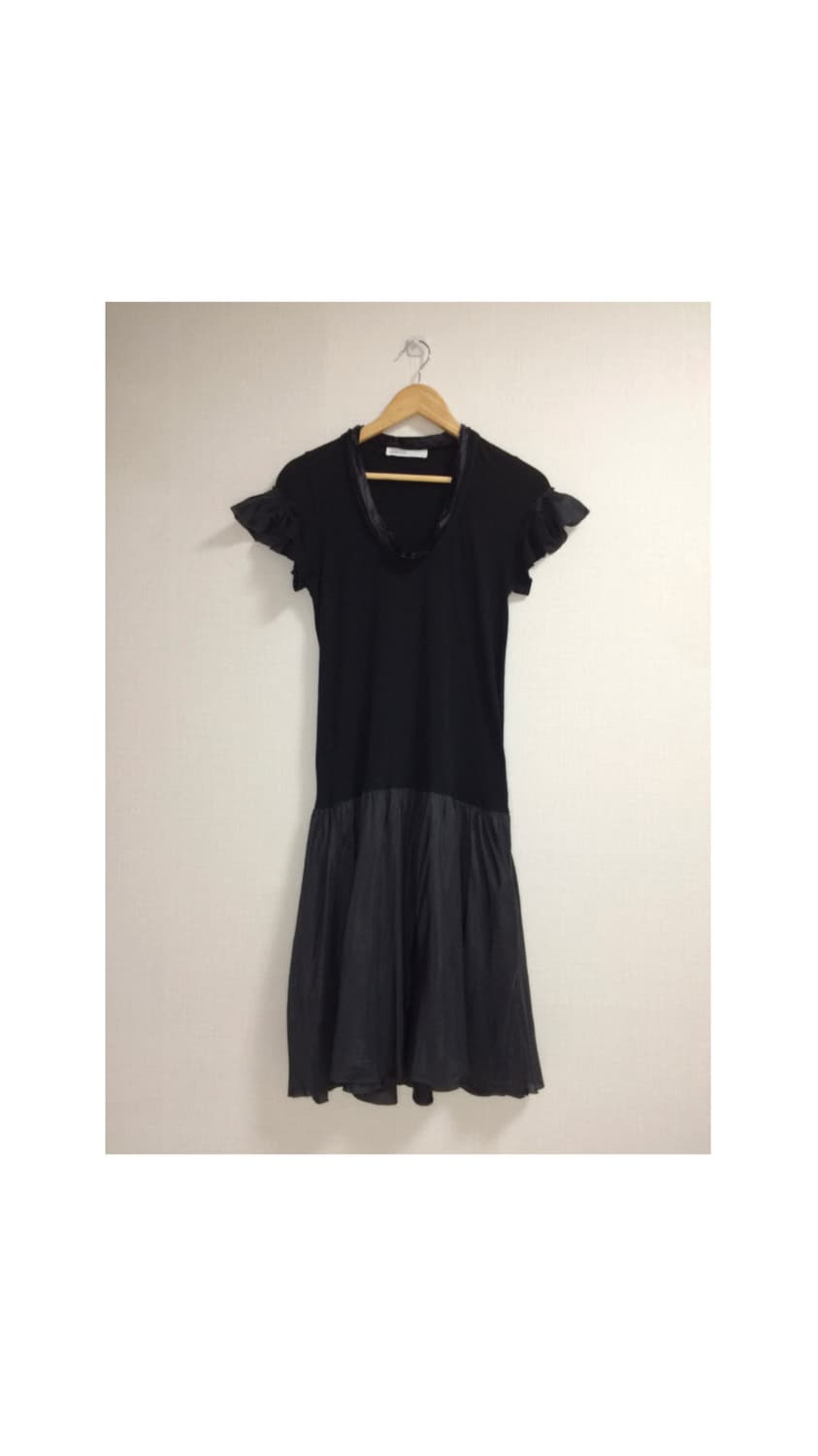 Sacai luck 사카이럭 컷 프릴 블랙 반팔 원피스 상품이미지1