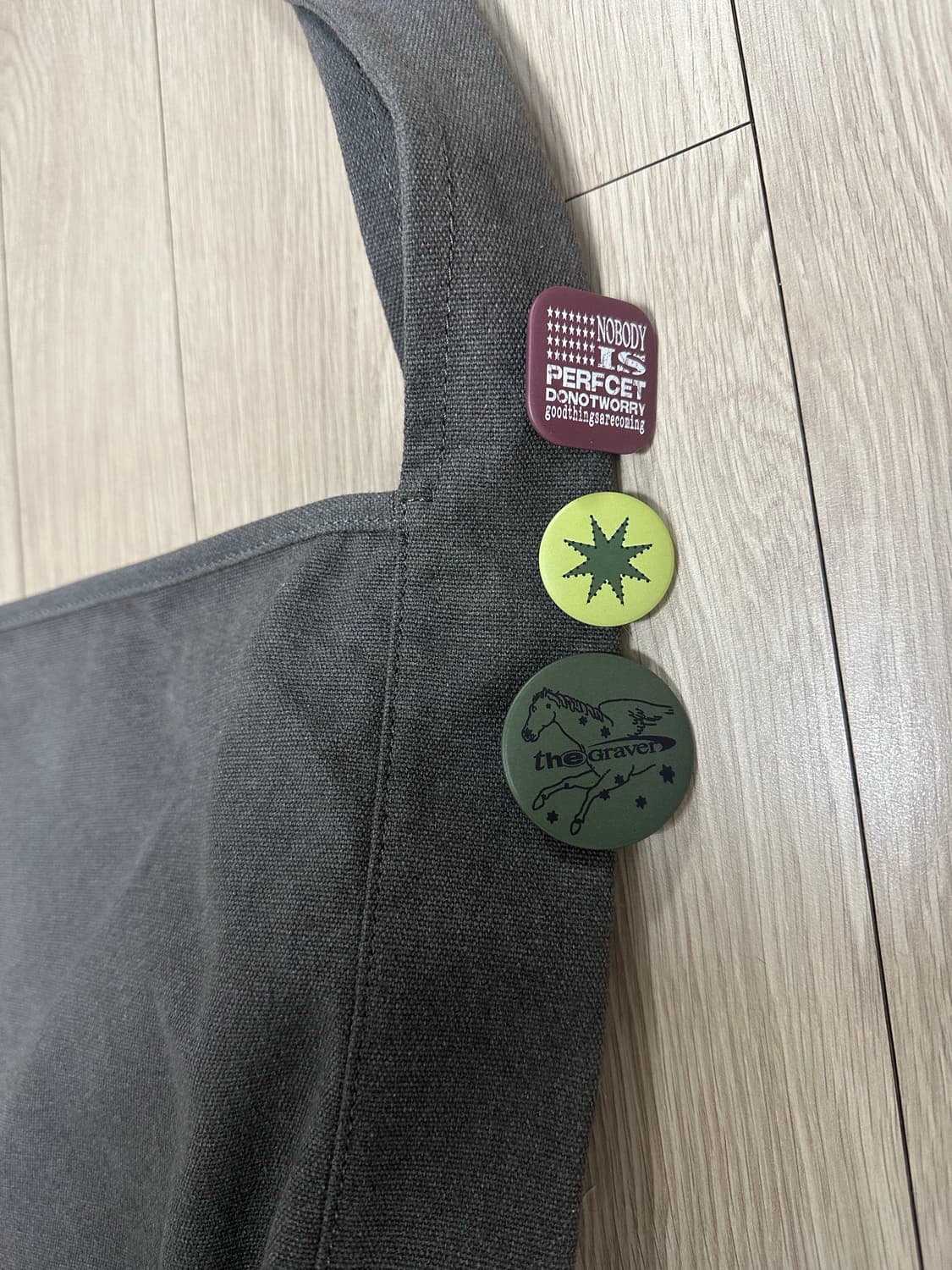 그레이버 크로스백(뱃지포함) 상품이미지2