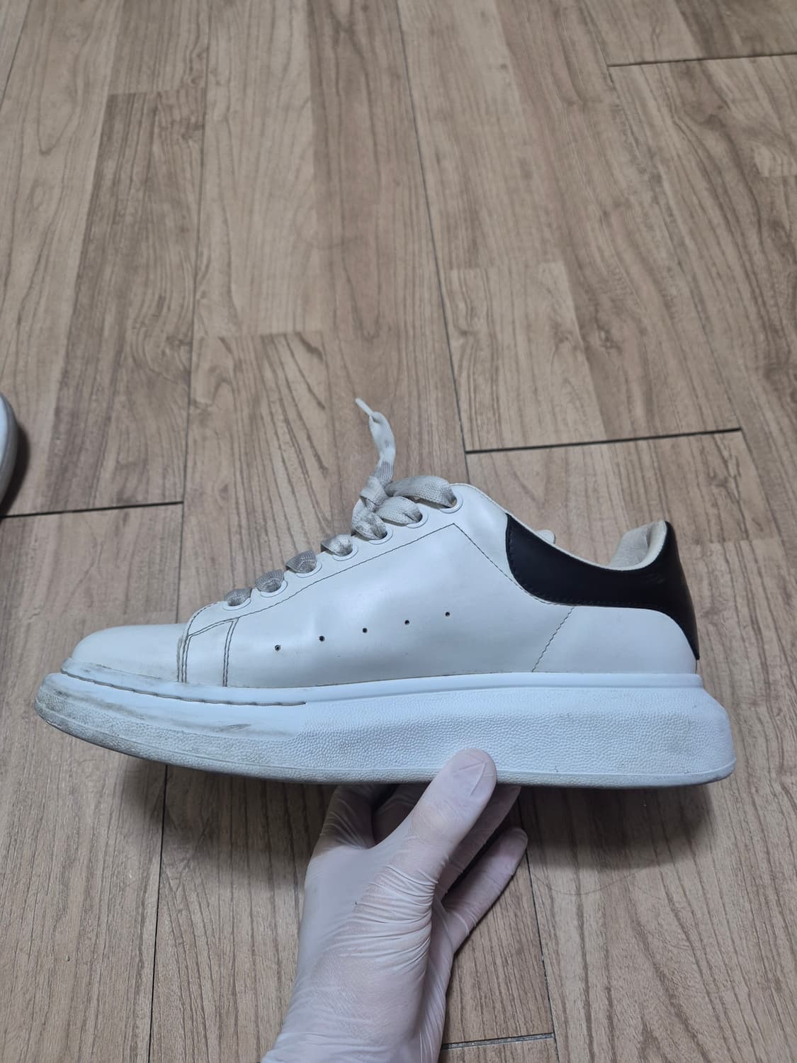 정품 알렉산더 맥퀸 42 사이즈 270-275 상품이미지4