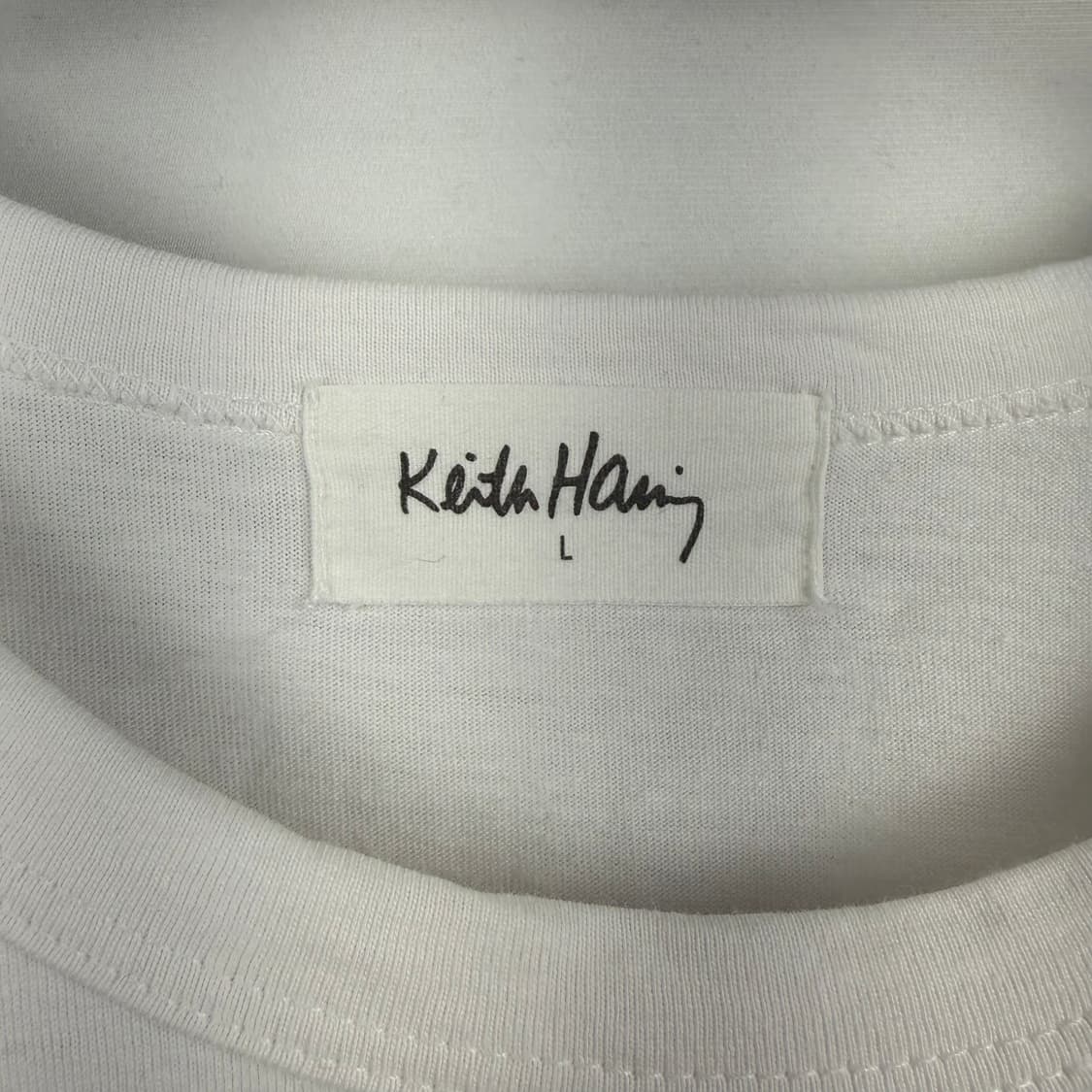 (L) 키스해링 패치로고 반팔 티 화이트 상품이미지3