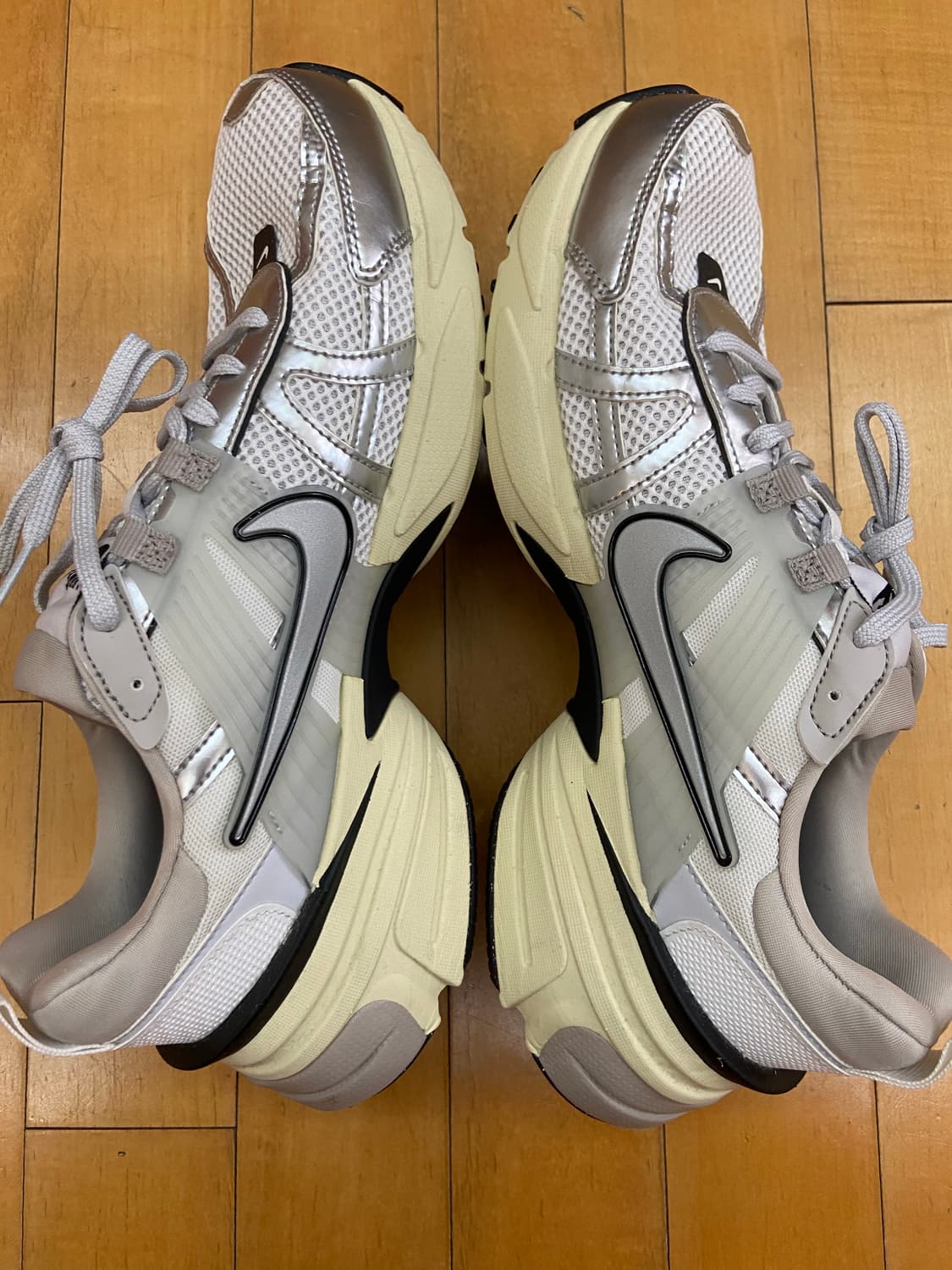 나이키 W V2K 런 서밋화이트 280mm 상품이미지8