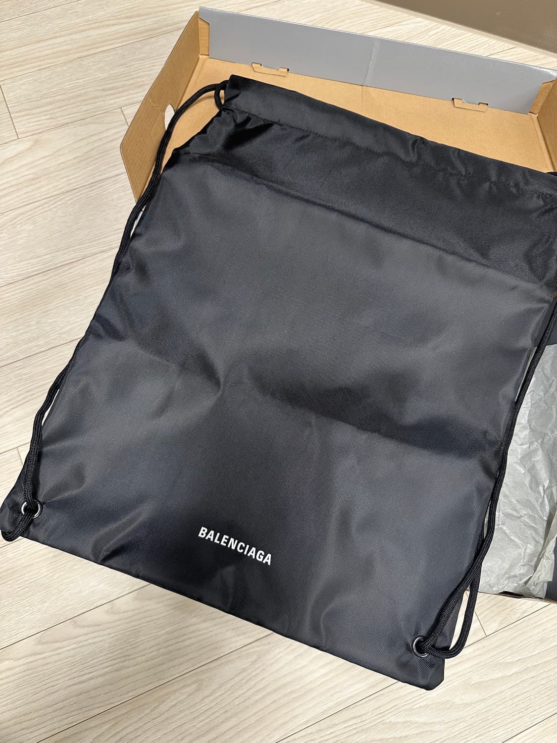 발렌시아가 3XL 그레이/레드 42 상품이미지2