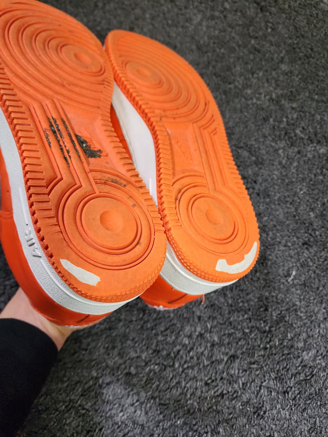 나이키 에어포스1 로우 컬러 오브 더 먼스 세이프티 오렌지   상품이미지9