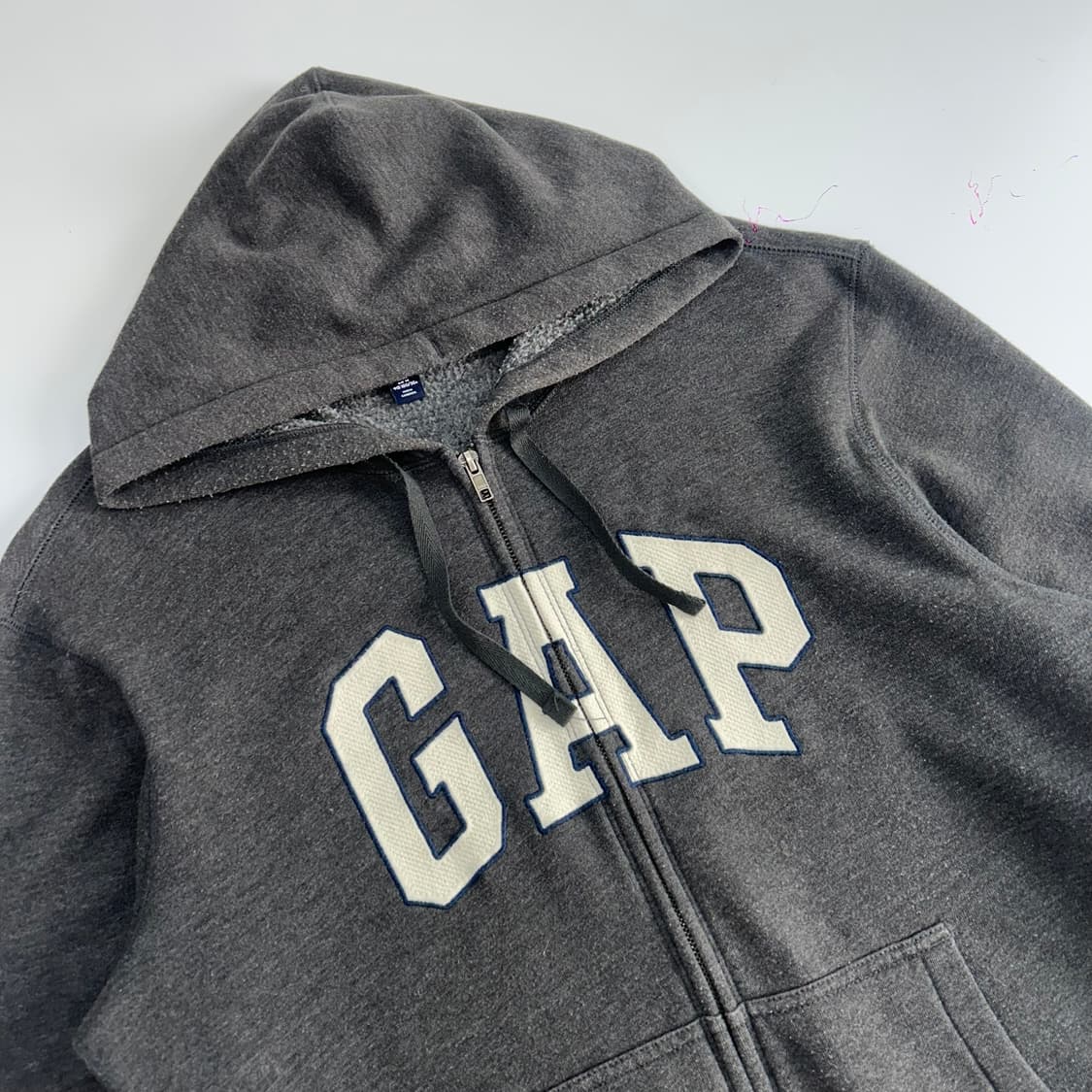 Gap 갭 아이보리 로고 차콜 후드집업 상품이미지4