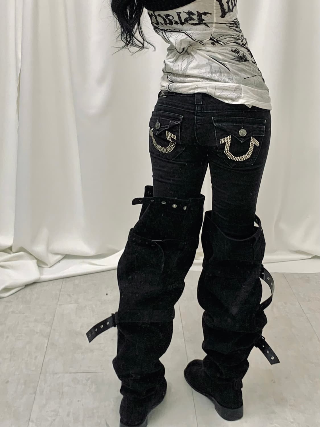 TRUE RELIGION Black Stud Low-Rise Jeans 상품이미지1