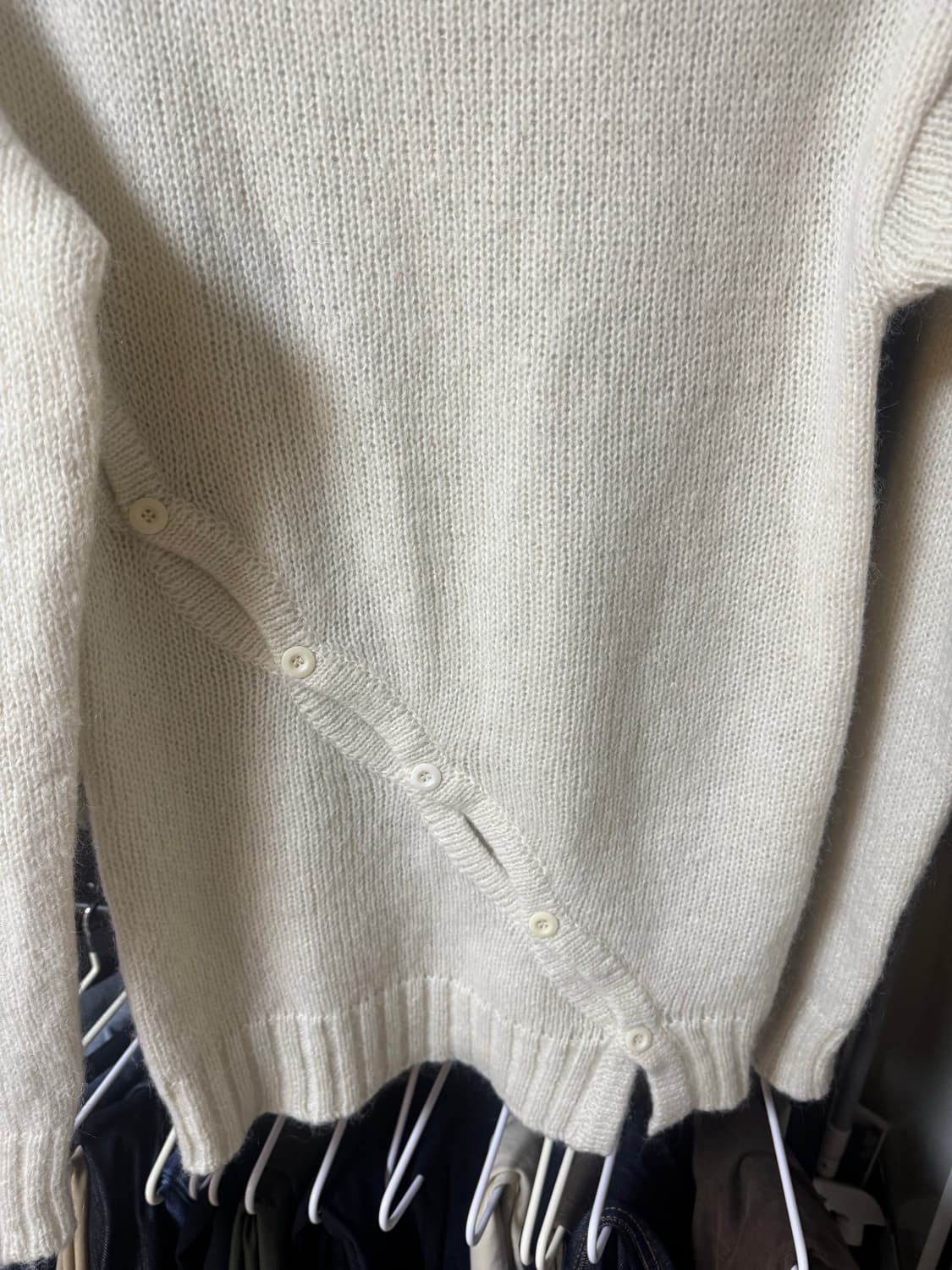 아우로 ouro 슬릿 단추 니트 상품이미지4