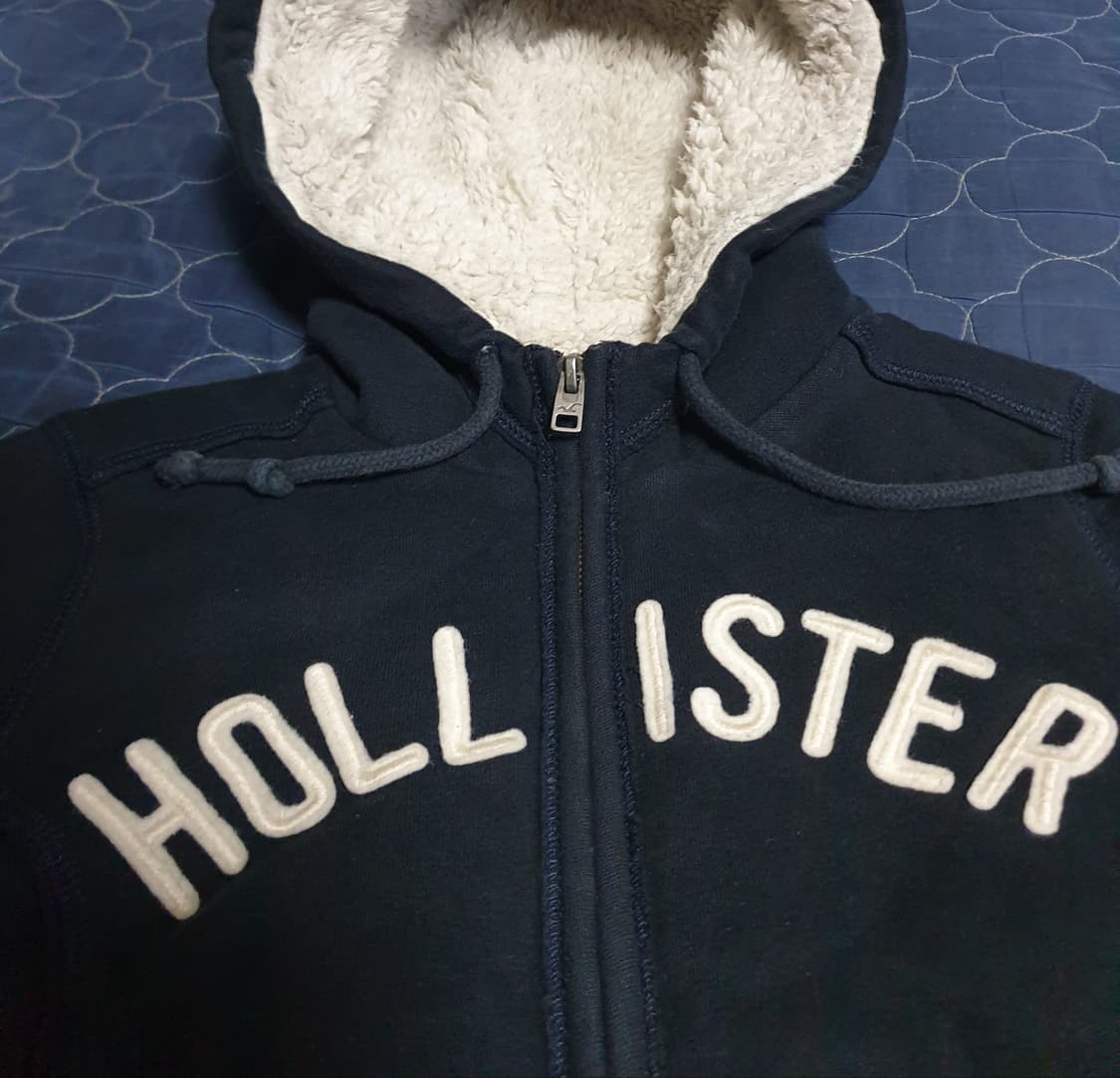 (빈티지) 홀리스터 딱붙핏 레터링 패치 양털안감 후드집업 네이비 (XS) 상품이미지2