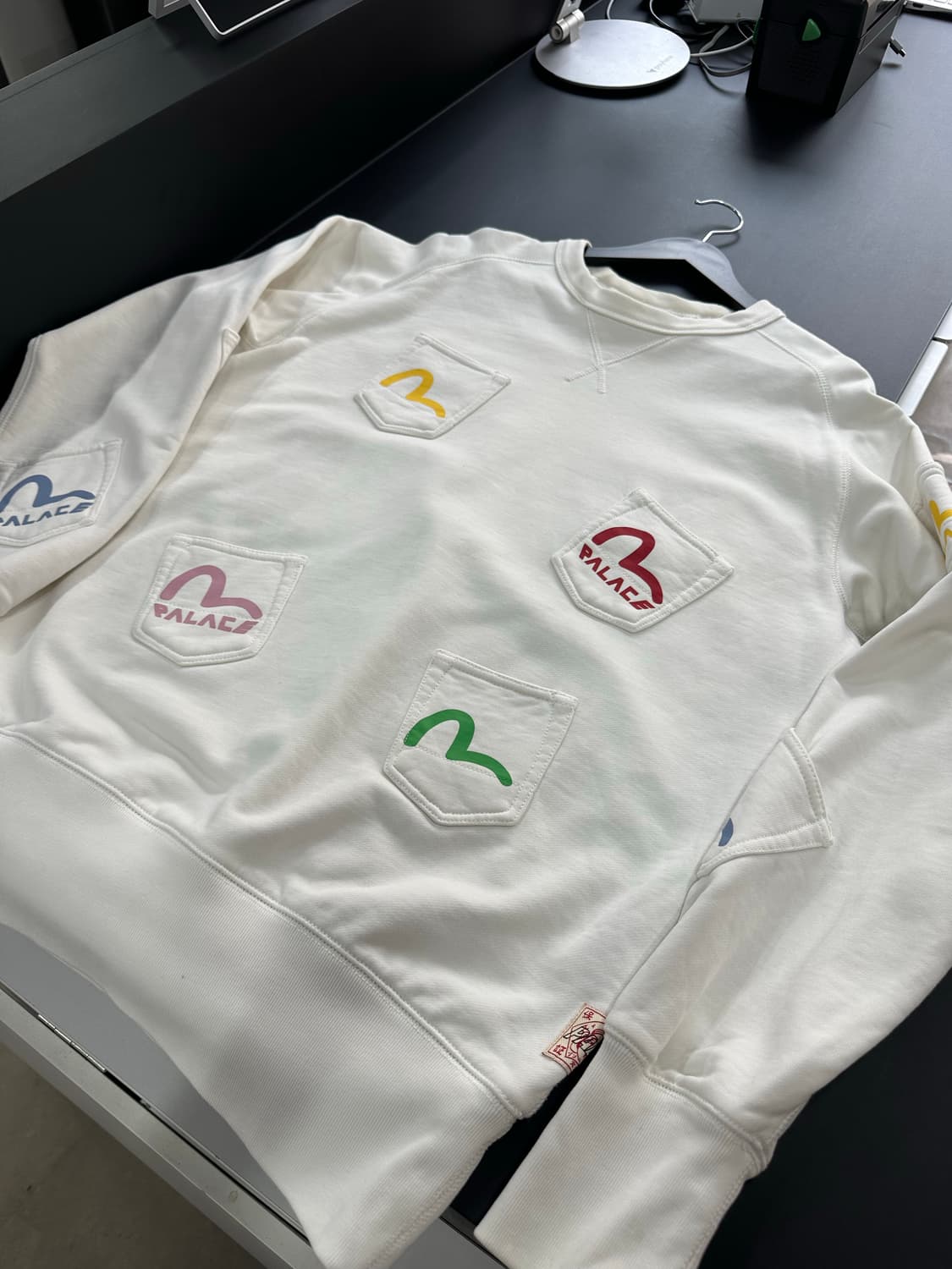 팔라스x에비수 21F/W 멀티포켓 에그렛 크루넥 맨투맨 상품이미지5