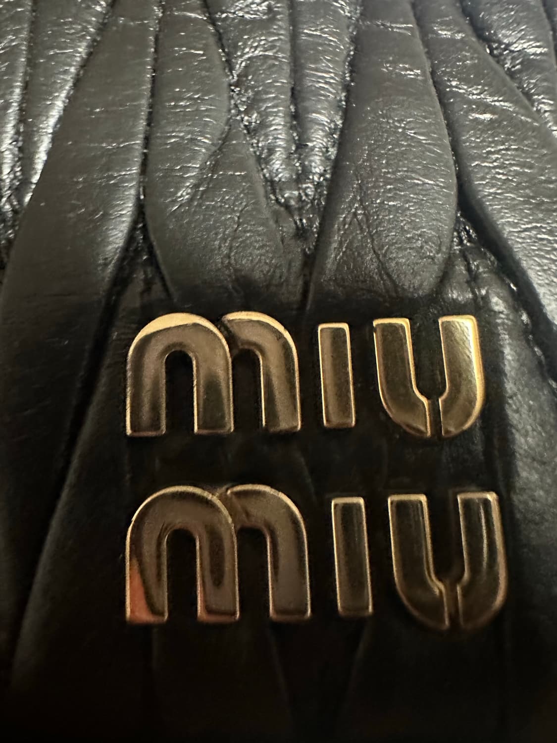 미우미우 칸센트 반지갑 블랙 상품이미지7