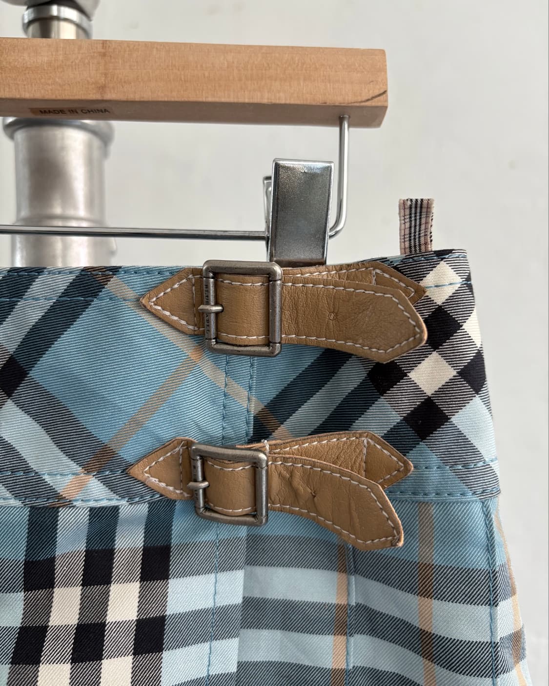 Burberry 버버리 블루라벨 블루 체크 버클 플리츠 미니 랩 스커트 상품이미지7