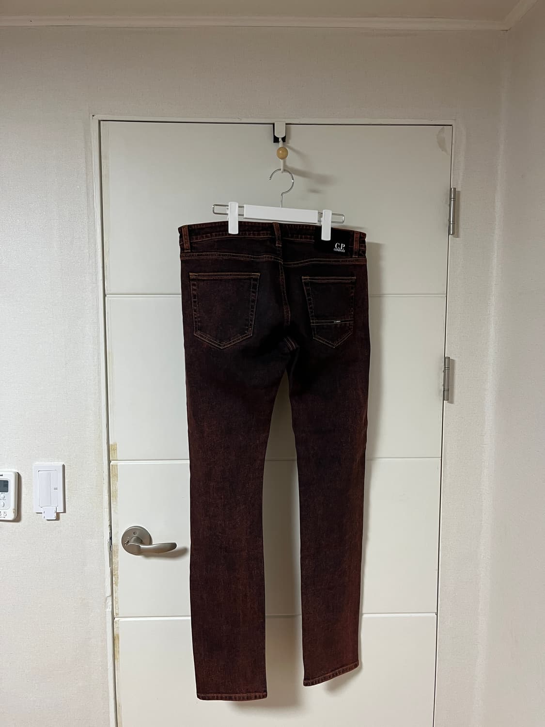 cp 컴퍼니 레드 워싱 데님 팬츠 상품이미지3