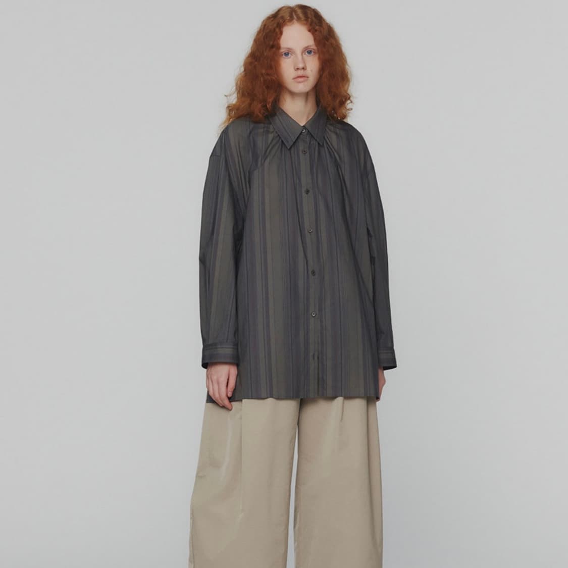 아모멘토 우먼 넥 셔링 오버사이즈 스트라이프 셔츠 상품이미지1
