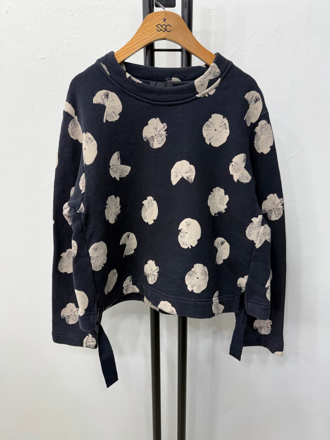 정품) COS 코스 여성 플라워 프린트 맨투맨 S 상품이미지1