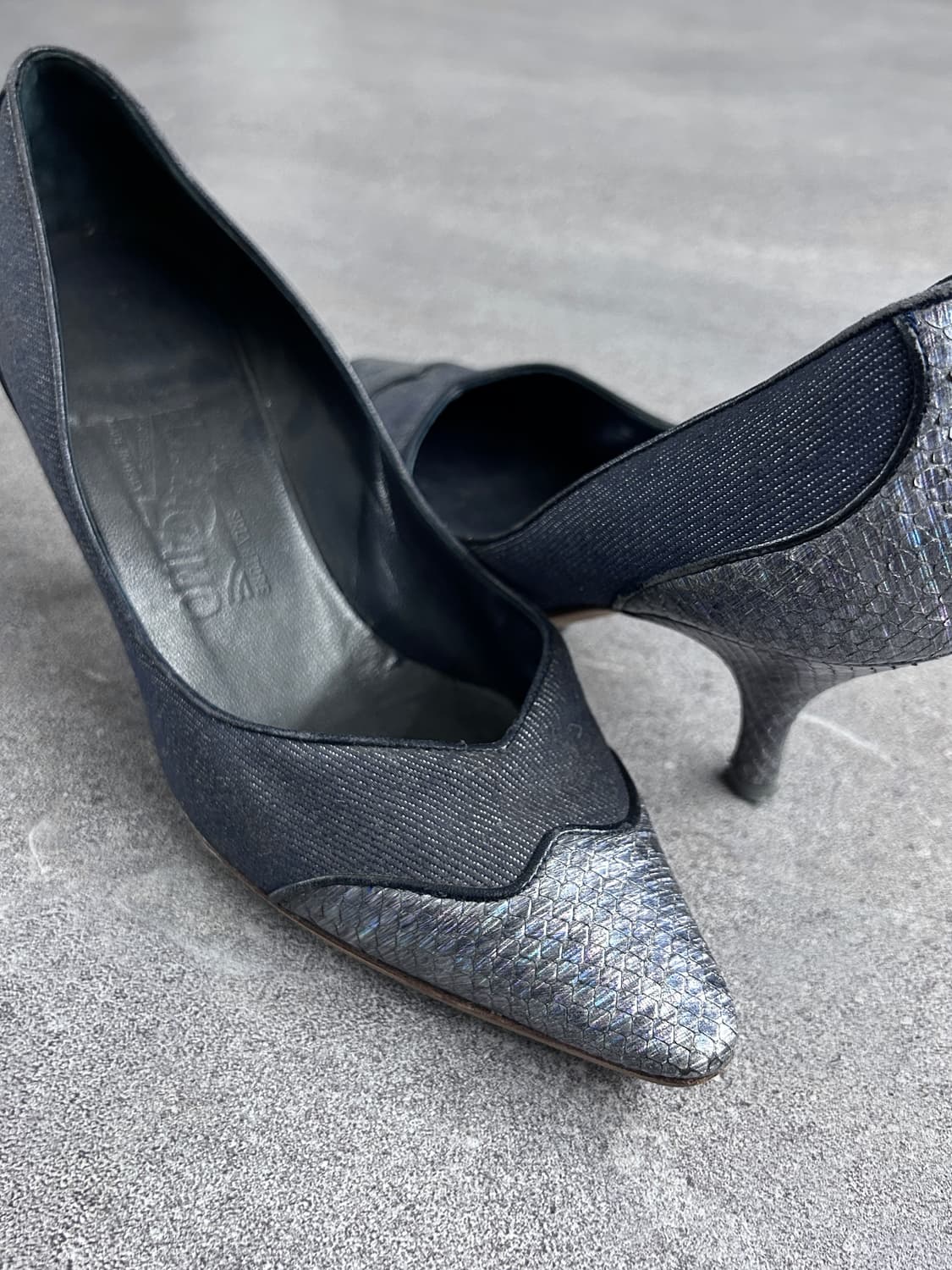 살바토레 페라가모 파이톤 레더 펌프스 상품이미지3