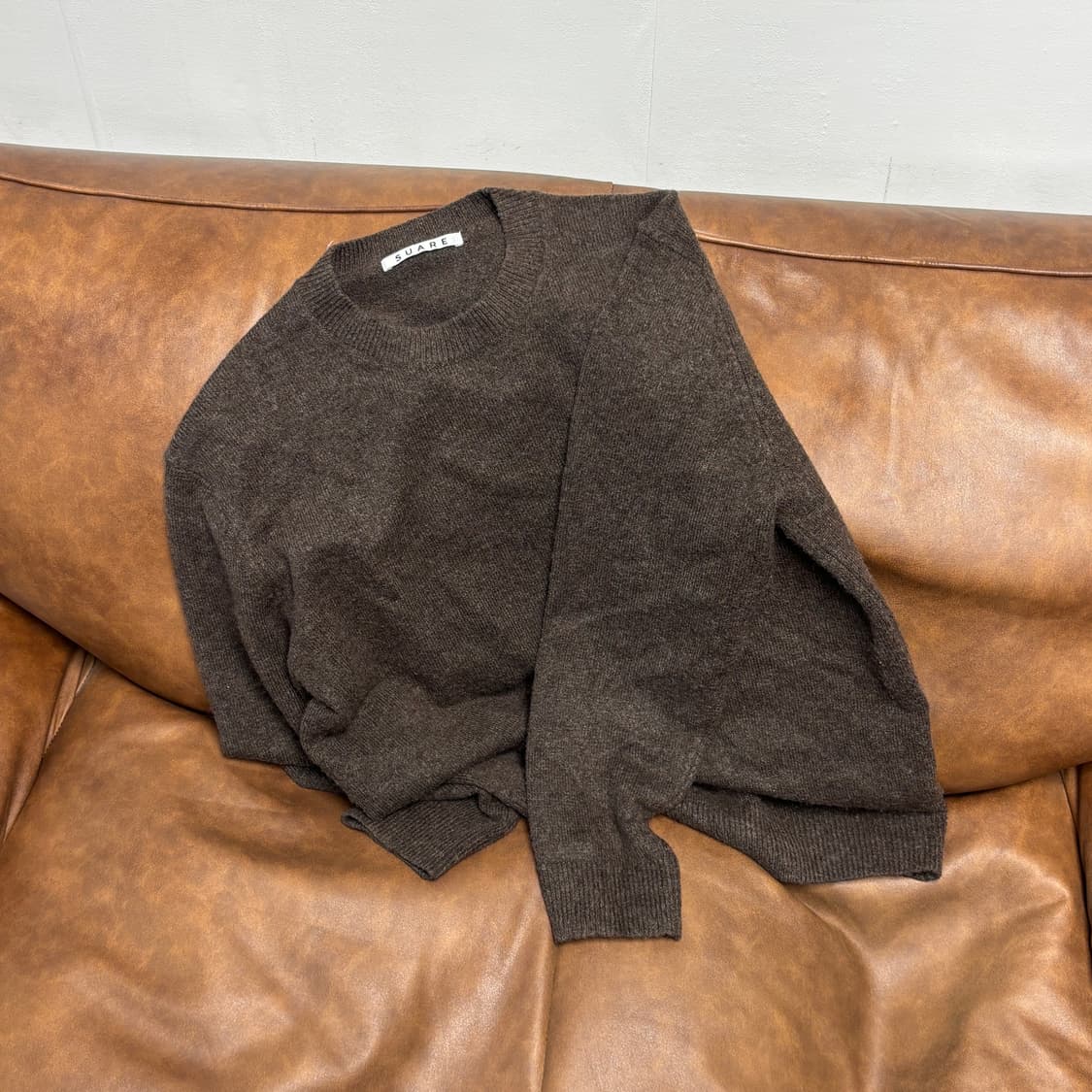 [L] 수아레 브라운 라운드 넥 니트 상품이미지4