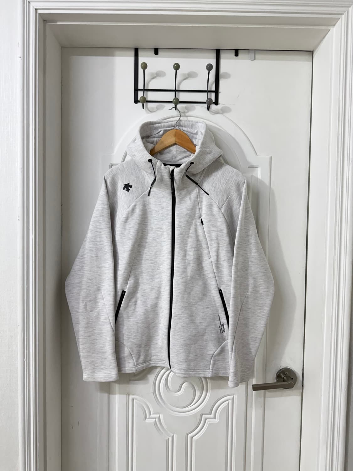 100사이즈 남성 데상트 슬림핏 후드집업 상품이미지1