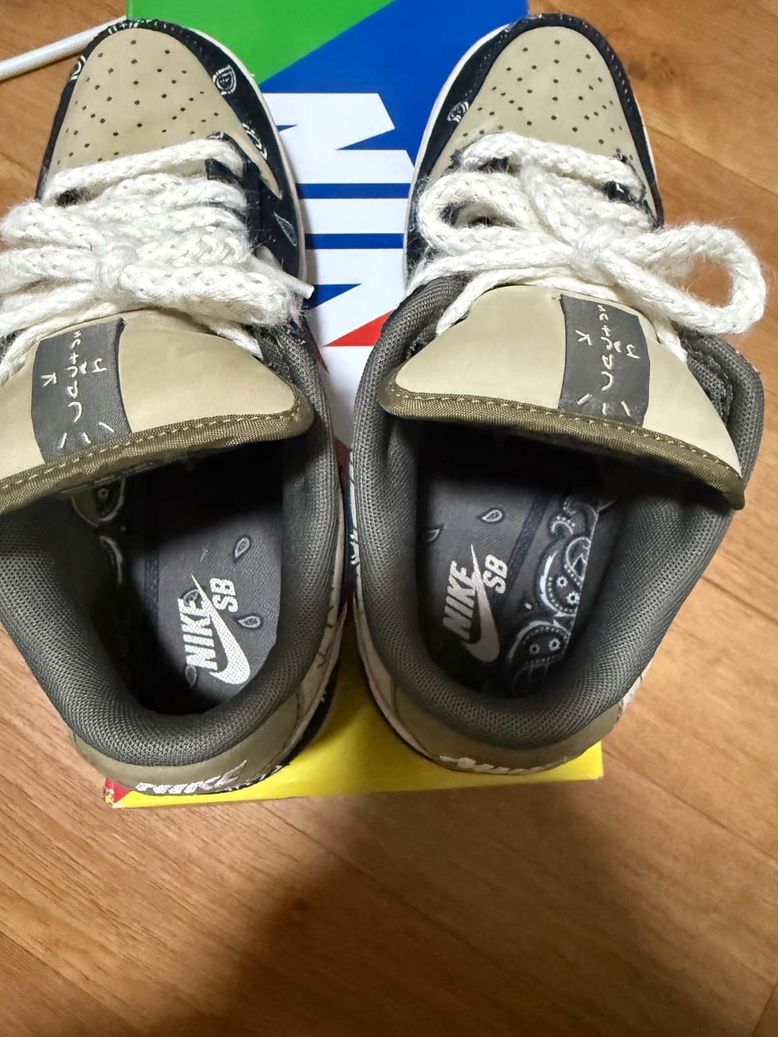 [250] 나이키 x 트래비스 스캇 SB 덩크 로우 상품이미지6