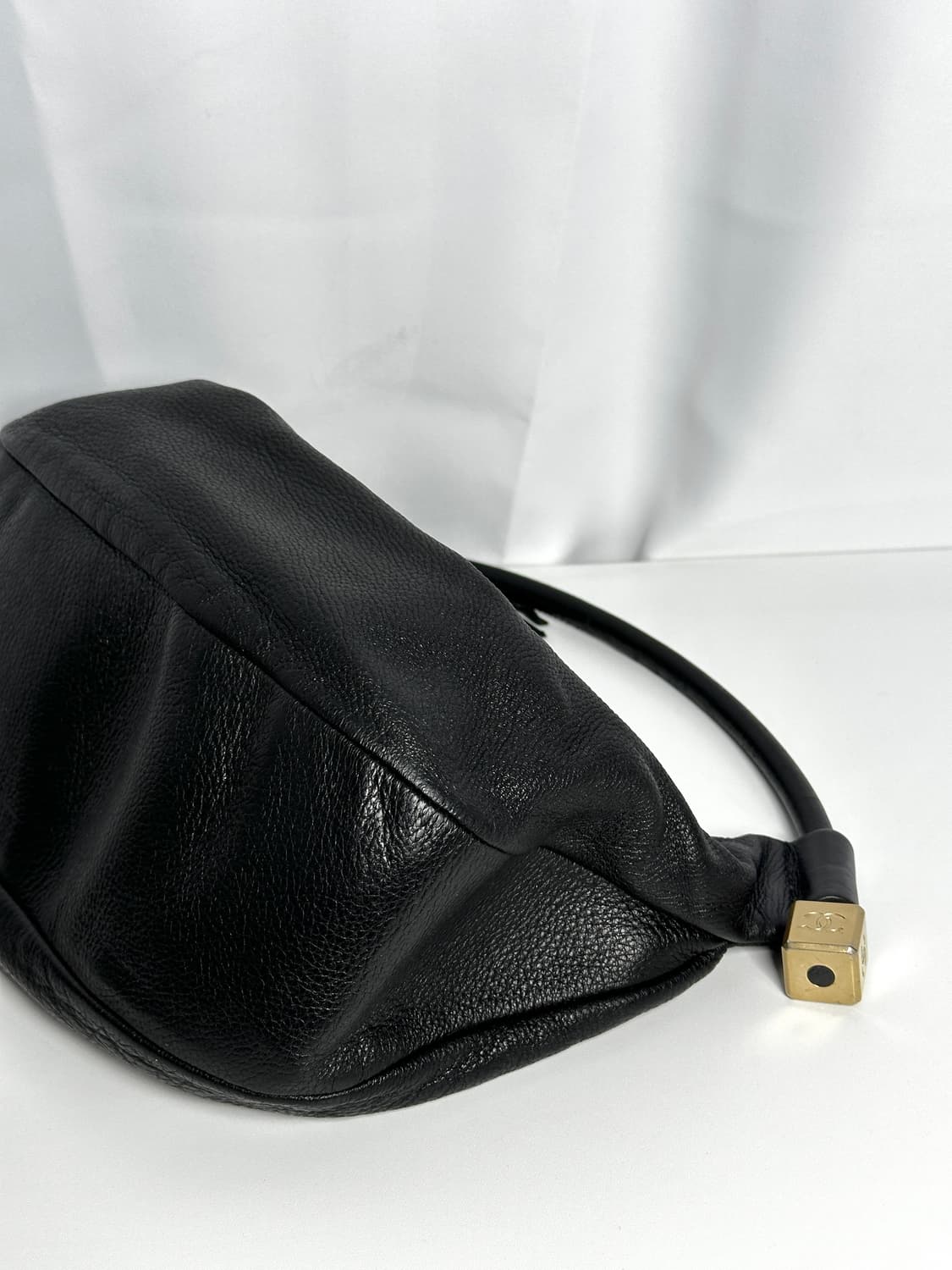 Chanel 블랙 레더 호보 숄더백 상품이미지6