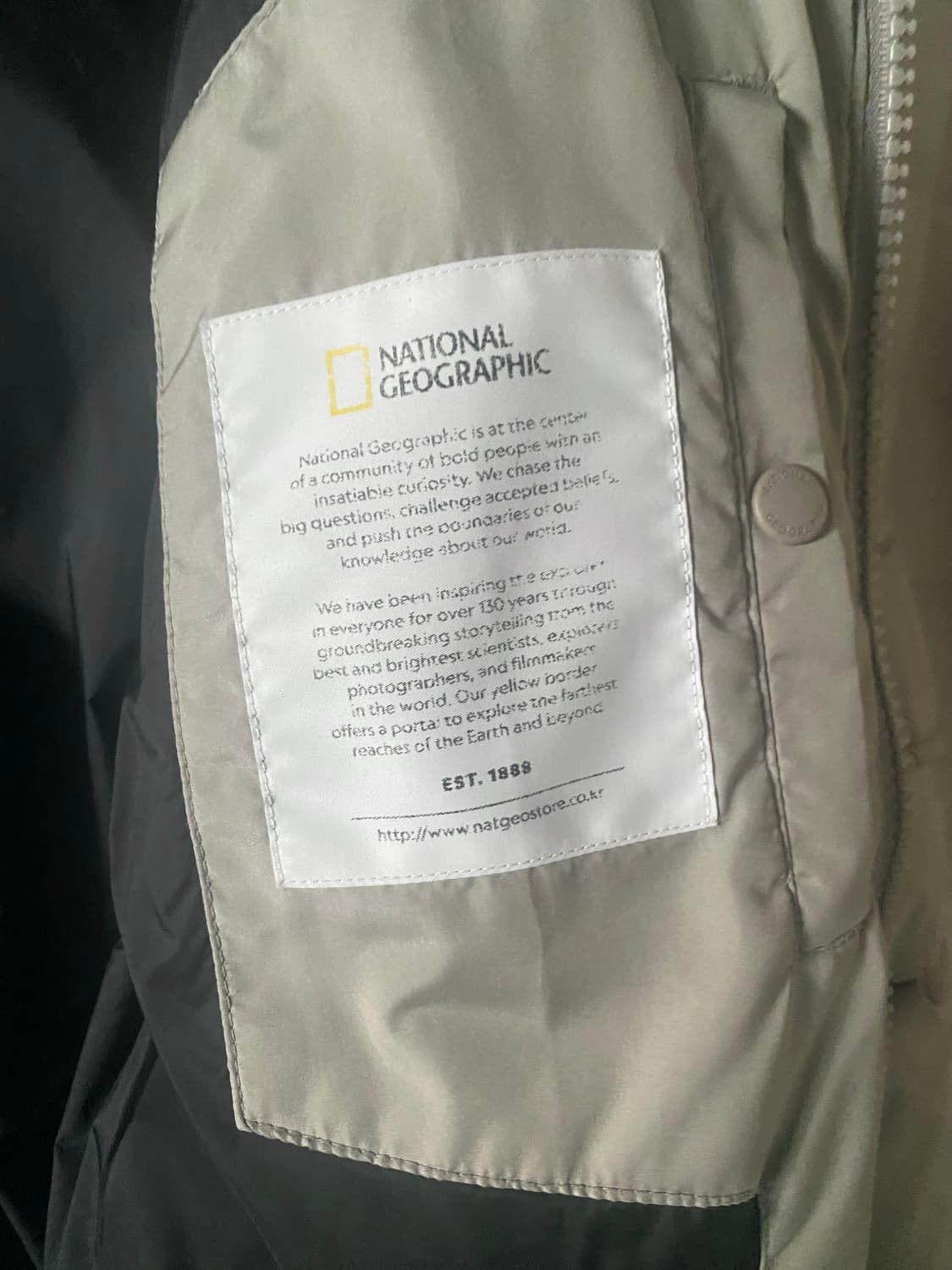 내셔널지오그래픽 화이트 그레이 다운 패딩 상품이미지8