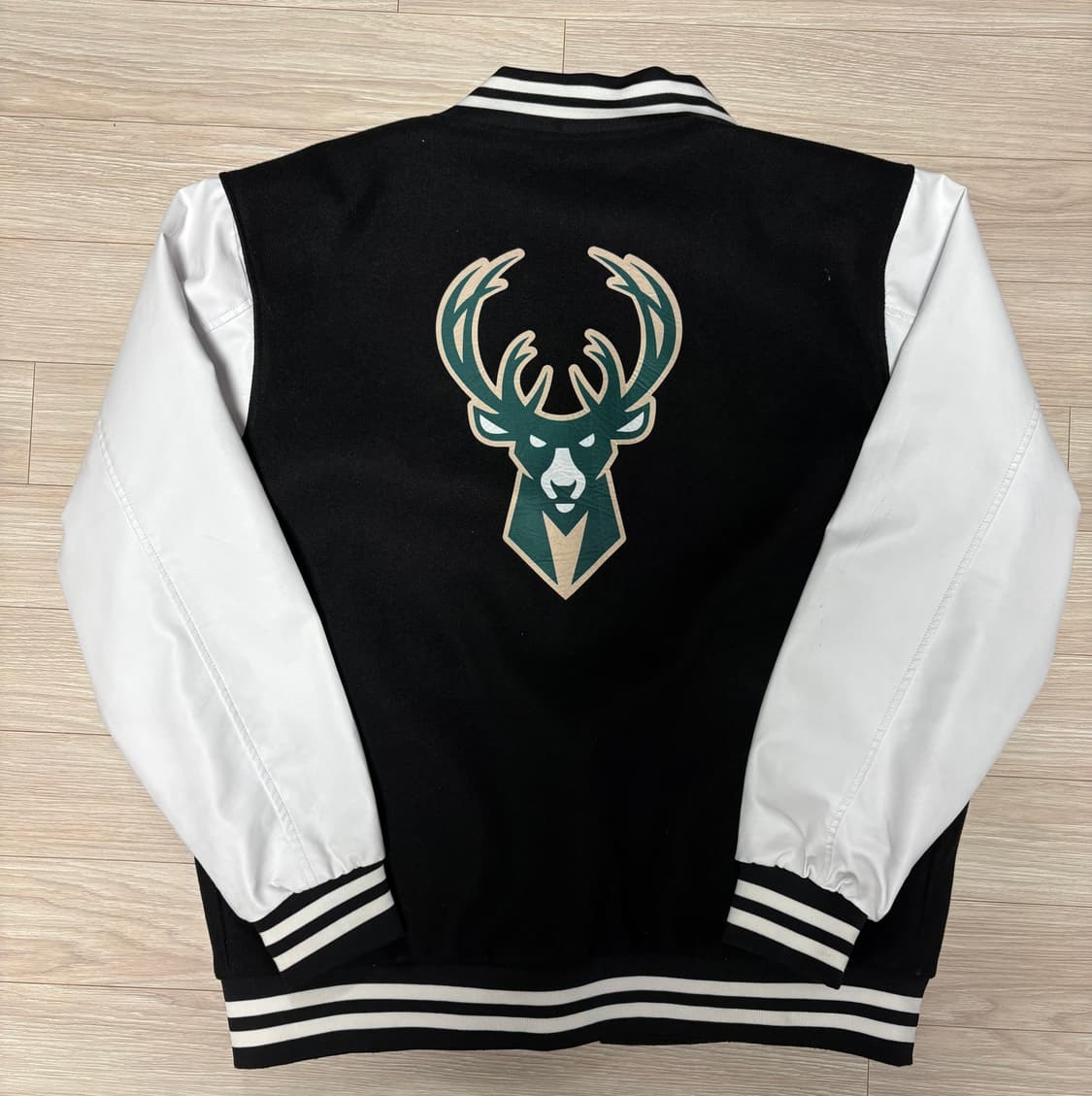 [L/OEM] 밀워키 벅스 바시티 자켓 상품이미지2