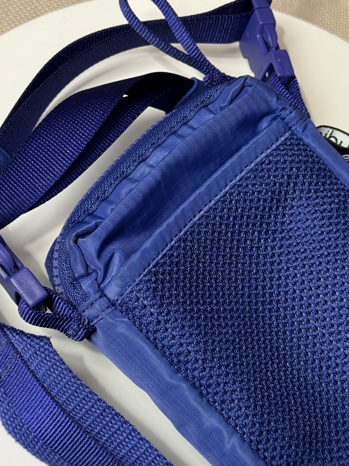 아크네 스튜디오 크로스백 유럽한정컬러 상품이미지5