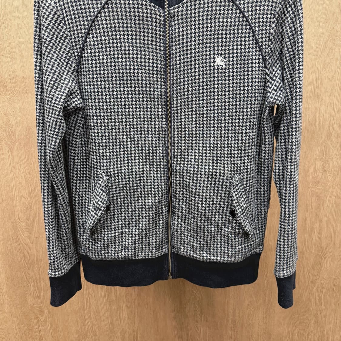 버버리 집업 자켓 하운드투스 패턴 리브 카라 포켓 디테일 블랙 상품이미지5