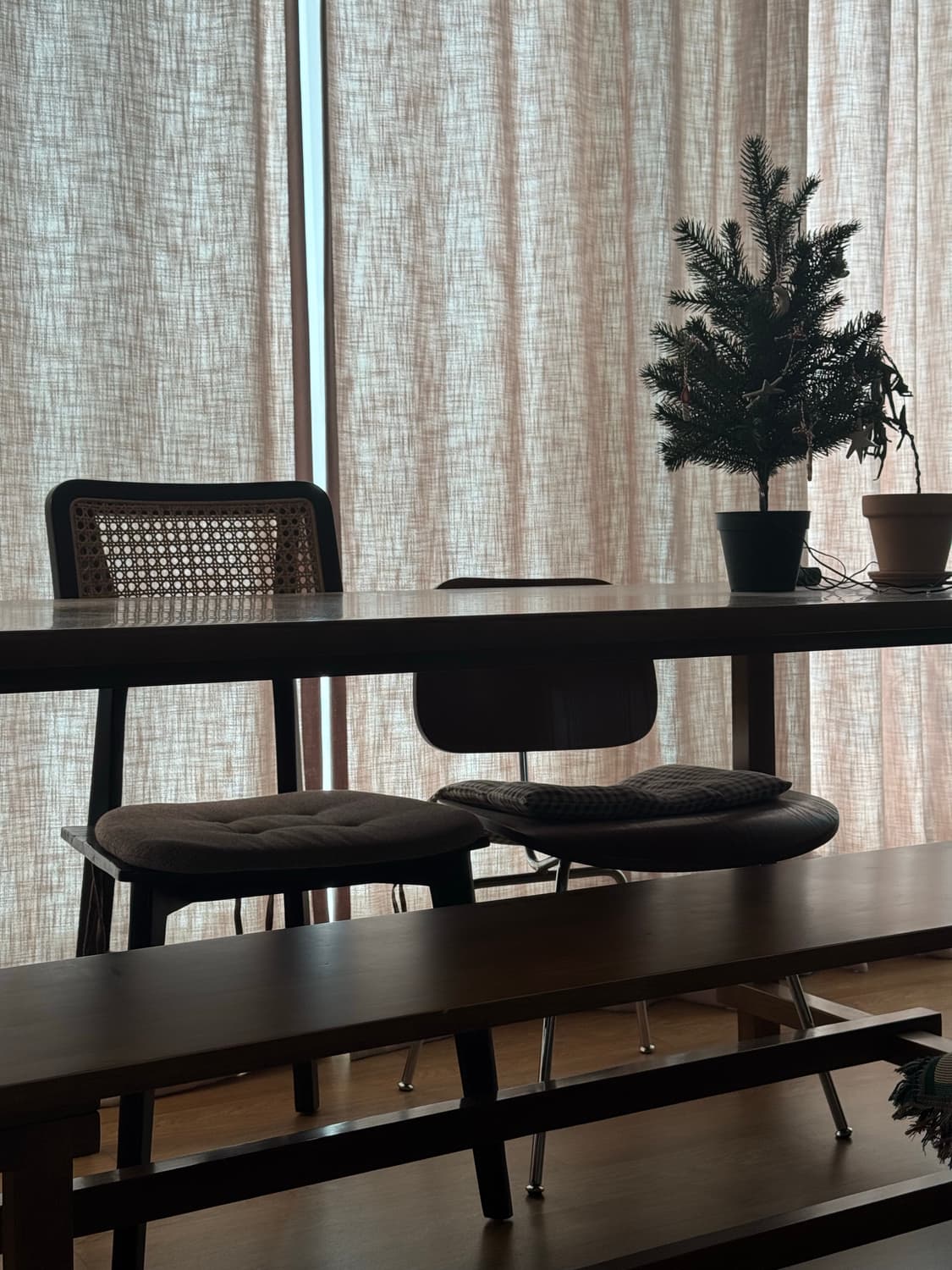 장미맨숀 원목 다이닝 테이블 팝니다! 상품이미지2