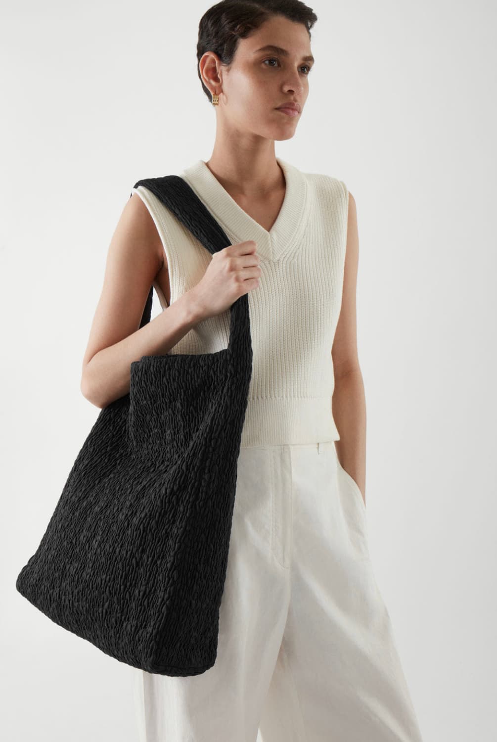 cos 정품 스모크드 오버사이즈 쇼퍼백 숄더백 클러치 가능 주름 퀼팅 상품이미지9