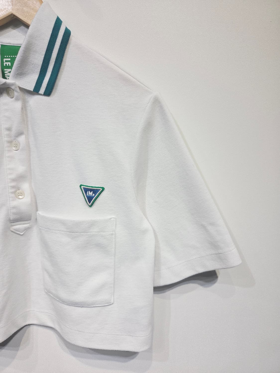 럭키마르쉐 화이트 크롭 카라 반팔티_FREE 상품이미지4