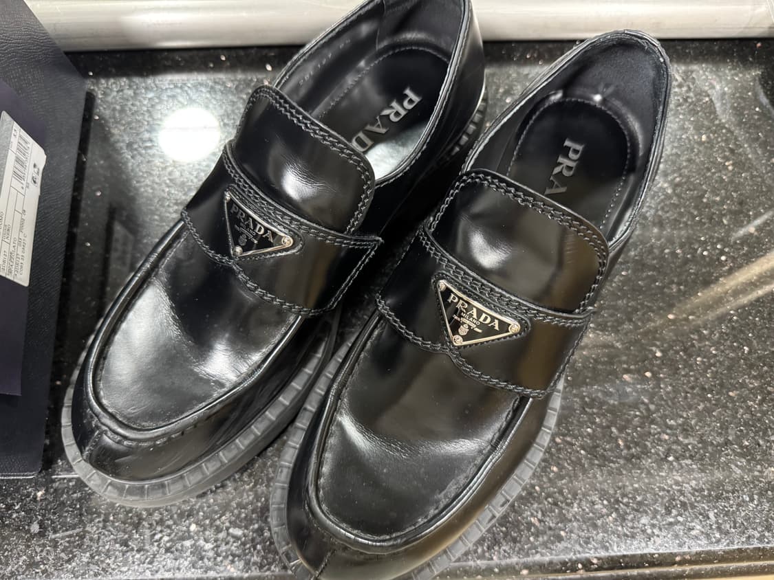 [8.5/275] PRADA 프라다 초콜릿 브러시드 가죽 로퍼 블랙 상품이미지2