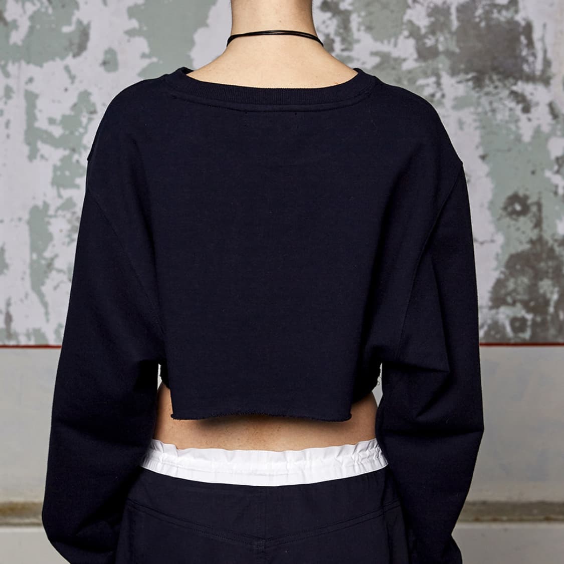 우알롱(WOOALONG) 레터링 크롭스웻셔츠 프리사이즈 새상품 상품이미지3