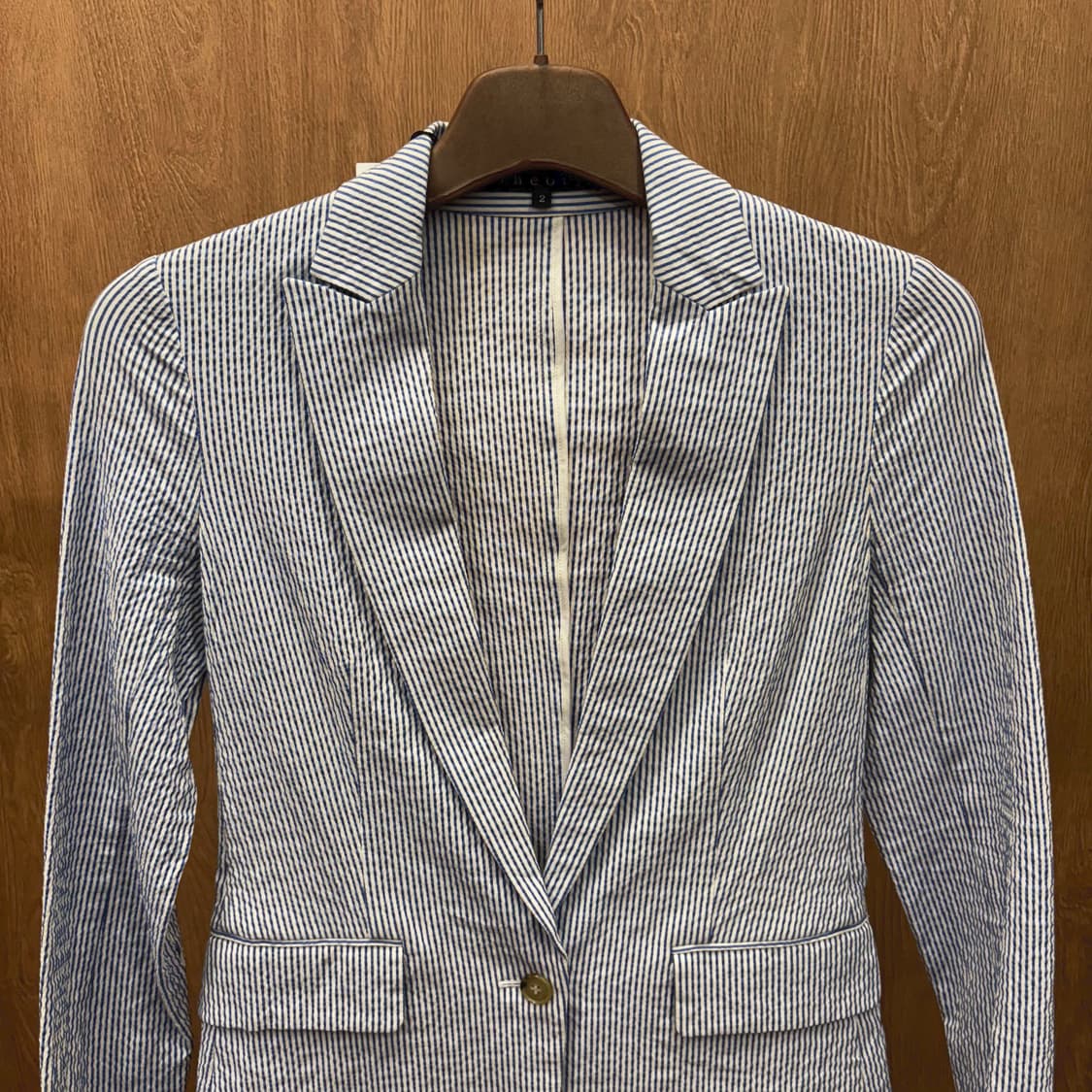 띠어리 코튼 스트레치 테일러드 자켓 블루 스트라이프 패턴 디테일 화이트 상품이미지4