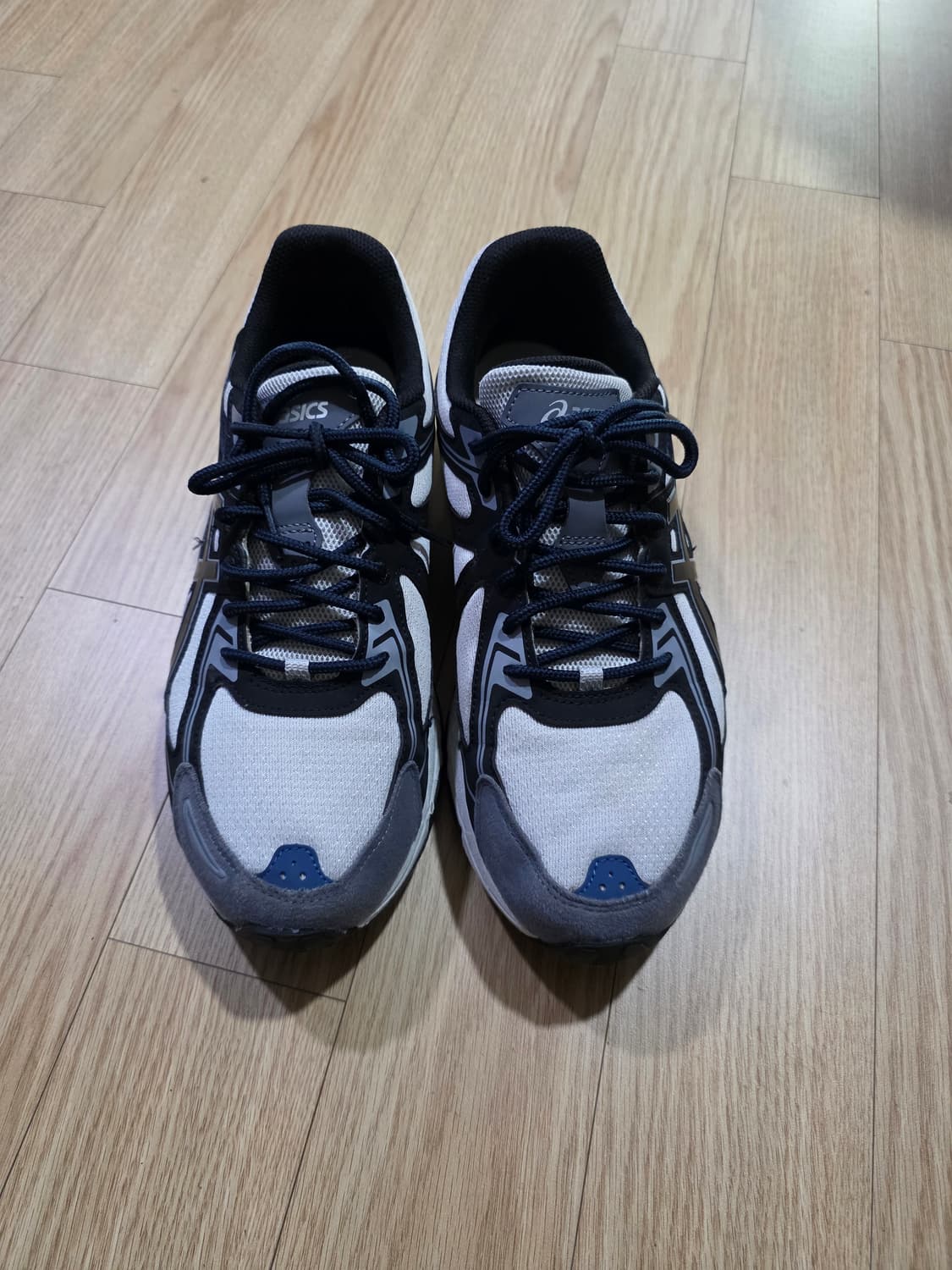 아식스 젤 벤쳐 6 화이트 블랙 색상 등산화 270 상품이미지3