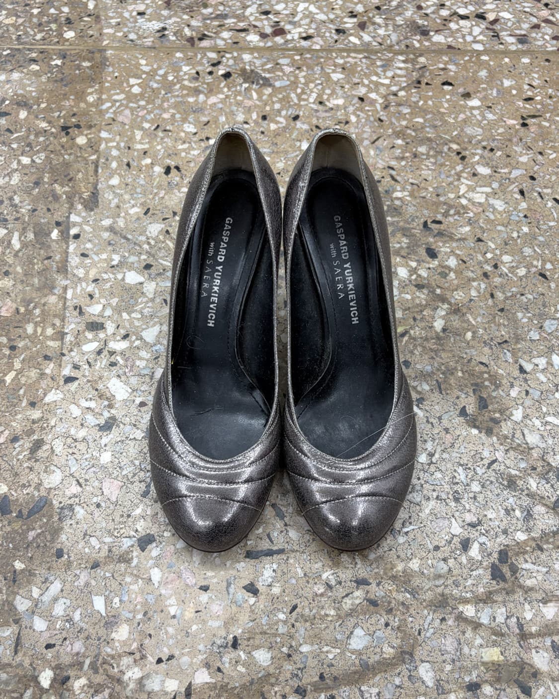 가스파르 유르키에비치 메탈릭 펌프 상품이미지2