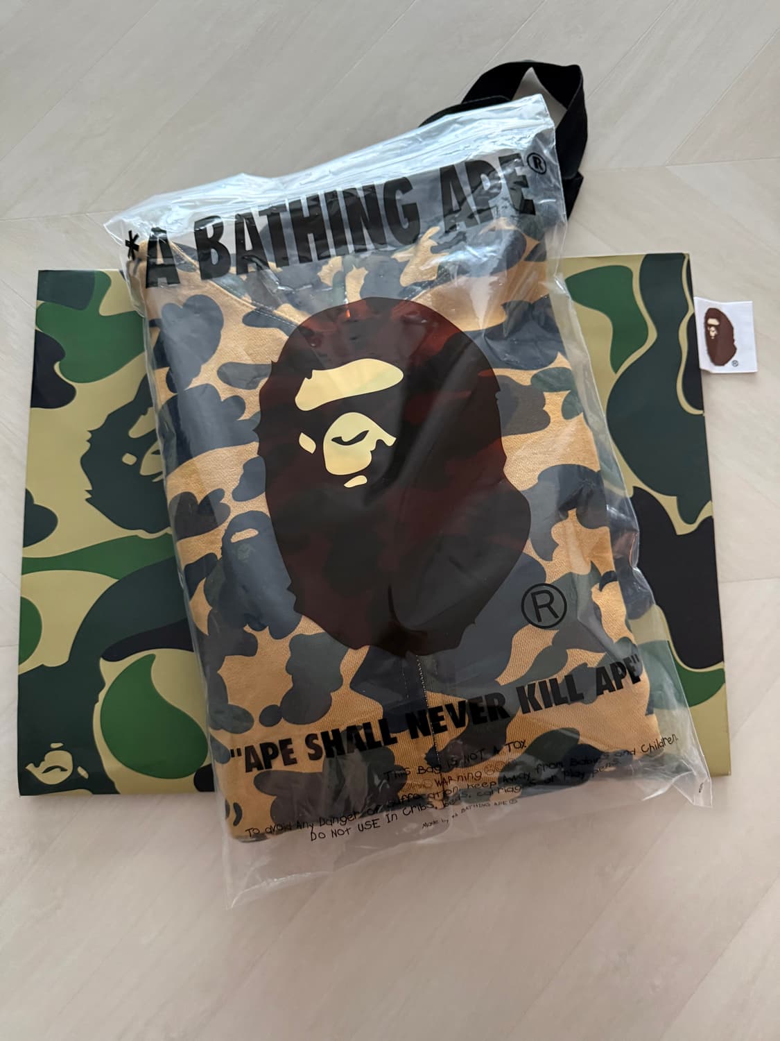 베이프 샤크후드 황계 M 새제품 상품이미지1