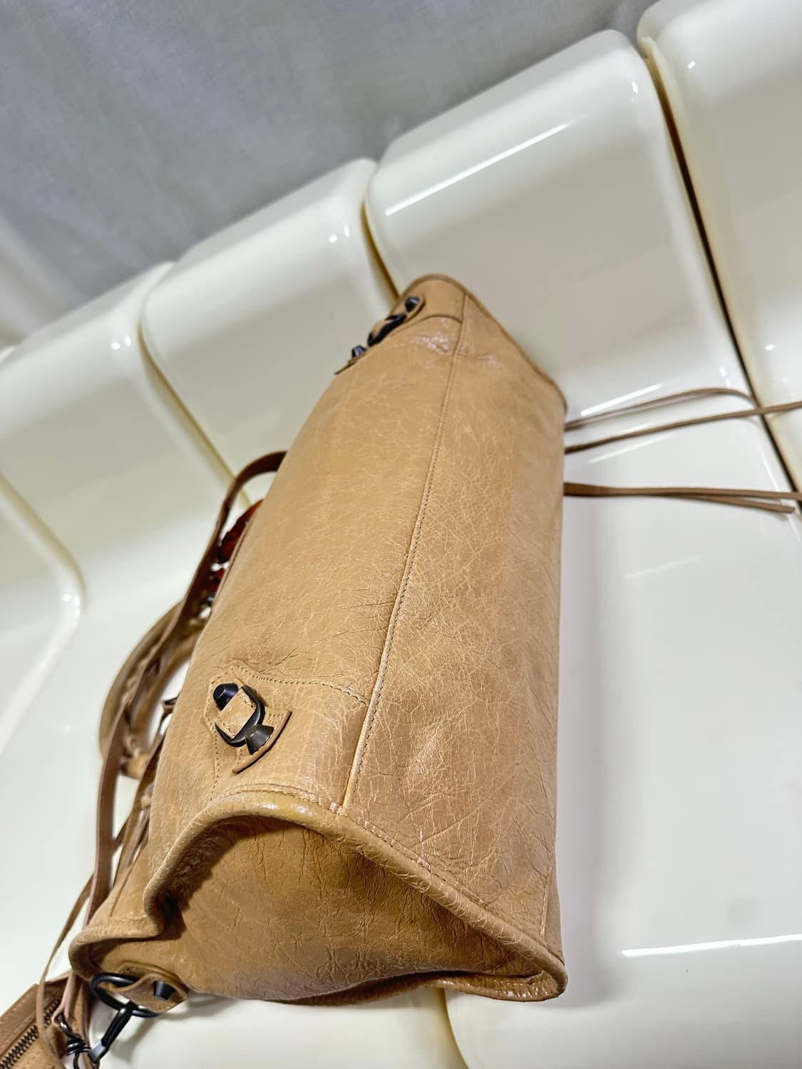 [A 정품] 발렌시아가 시티 모터백 미디움 카라멜 브라운 상품이미지6