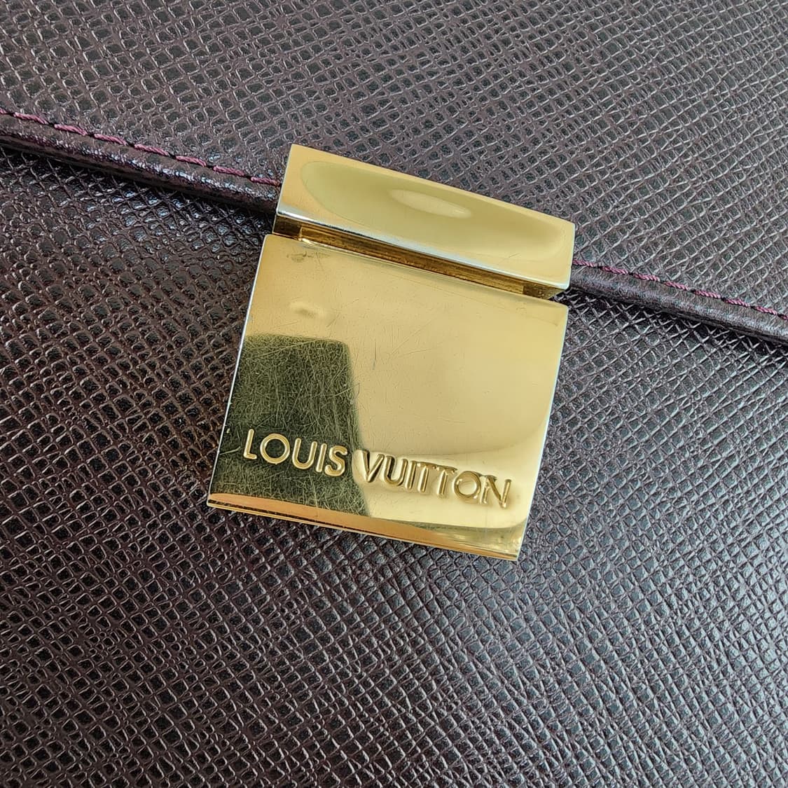 상태양호 루이비통 타이가 세렌가 클러치백 아카주 다크와인 상품이미지2