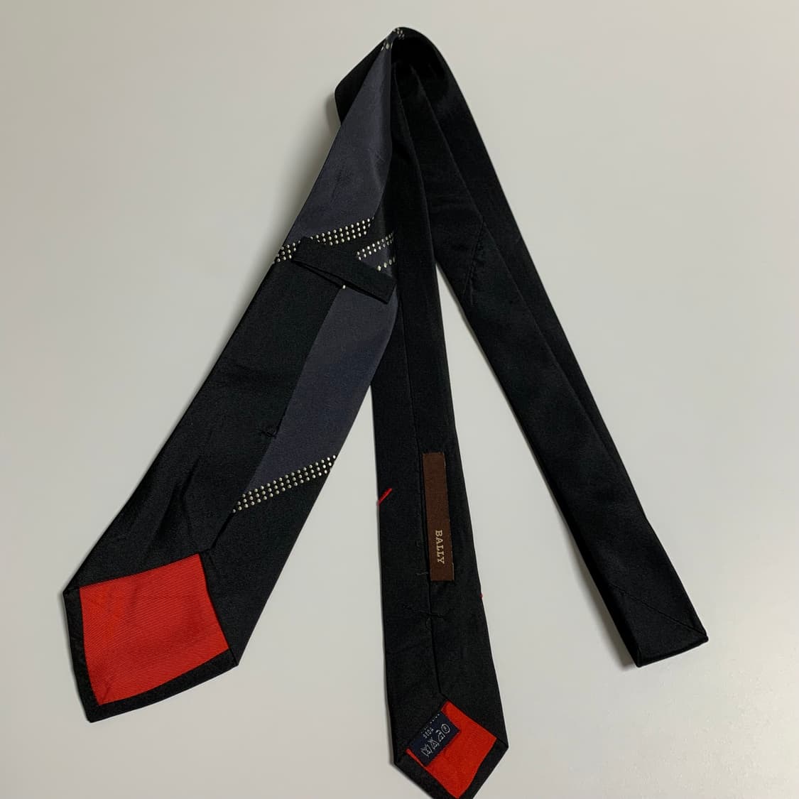 발리(BALLY) 블랙 도트 스트라이프 100실크 명품넥타이 A+등급 상품이미지9