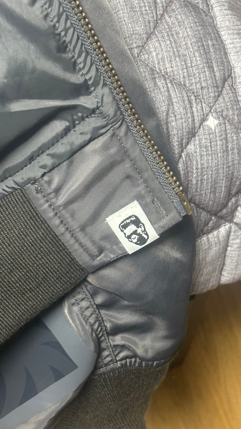 베이프 토날 체인 스티치 샤크 봄버 자켓 차콜 상품이미지2