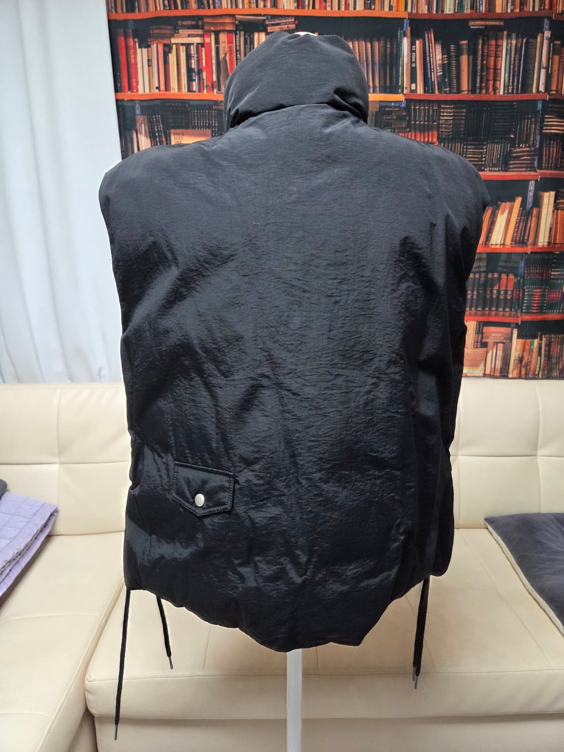 사이드 끈 디테일 패딩 조끼 상품이미지4