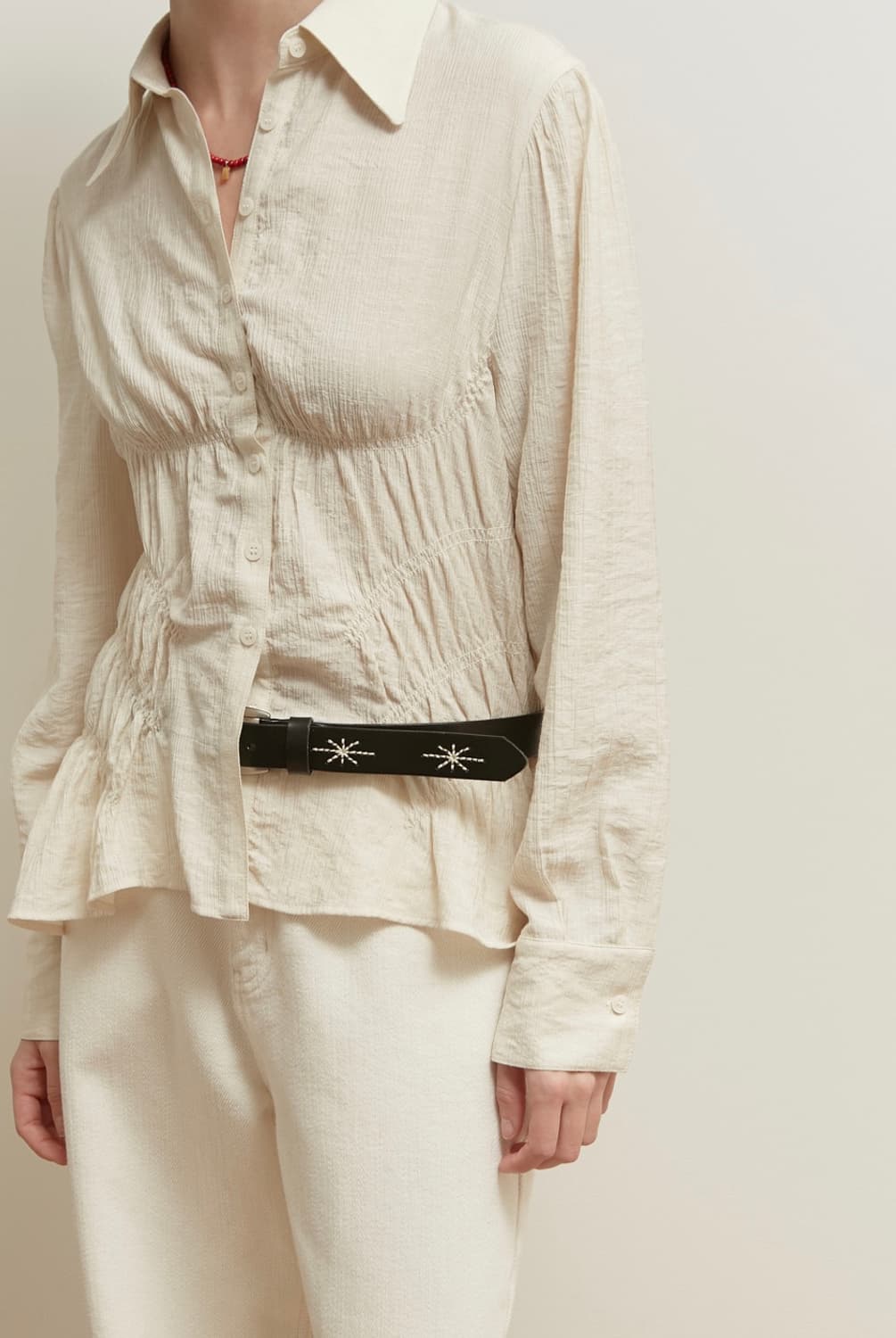 솔티페블 플리츠 셔링 블라우스 베이지 새상품 상품이미지2