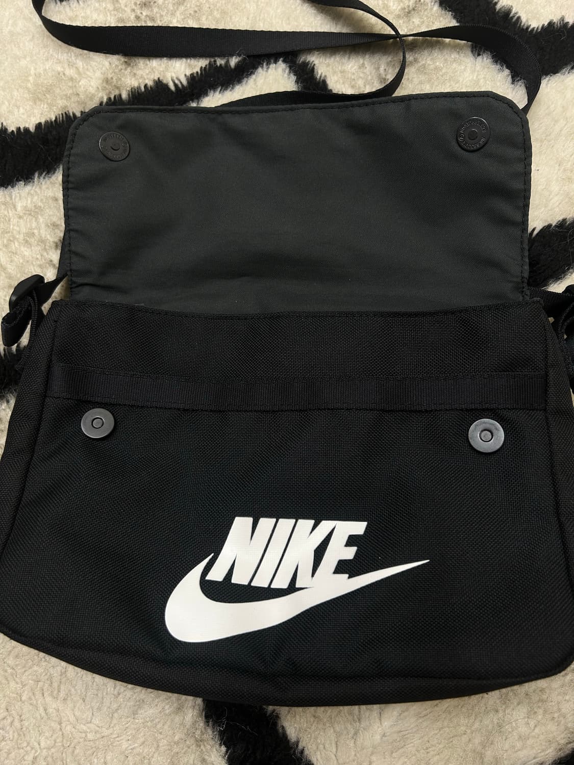 나이키 퓨추라 미니 크로스 백 상품이미지3