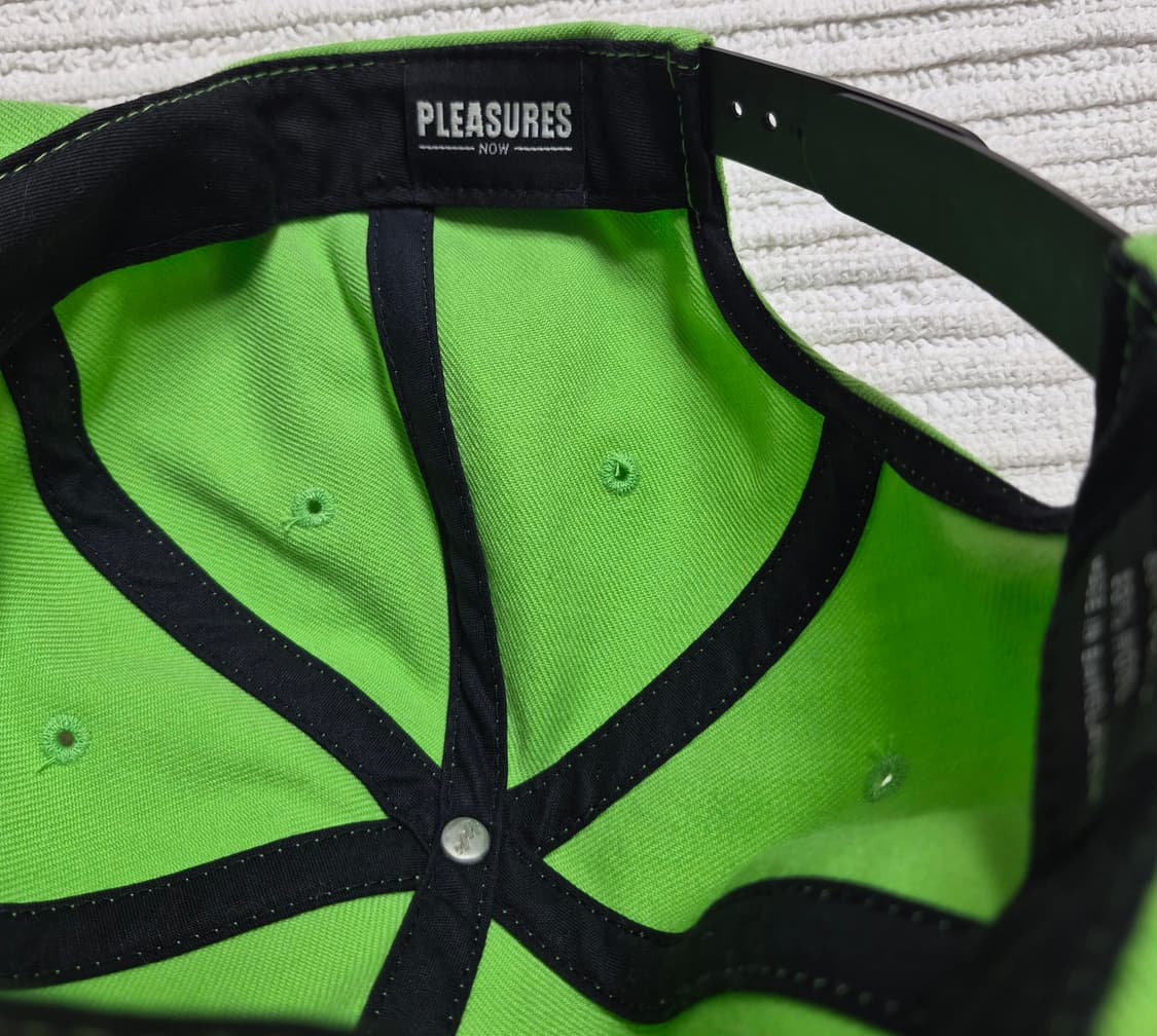 Pleasures
Snapback (Lime Green) 상품이미지3